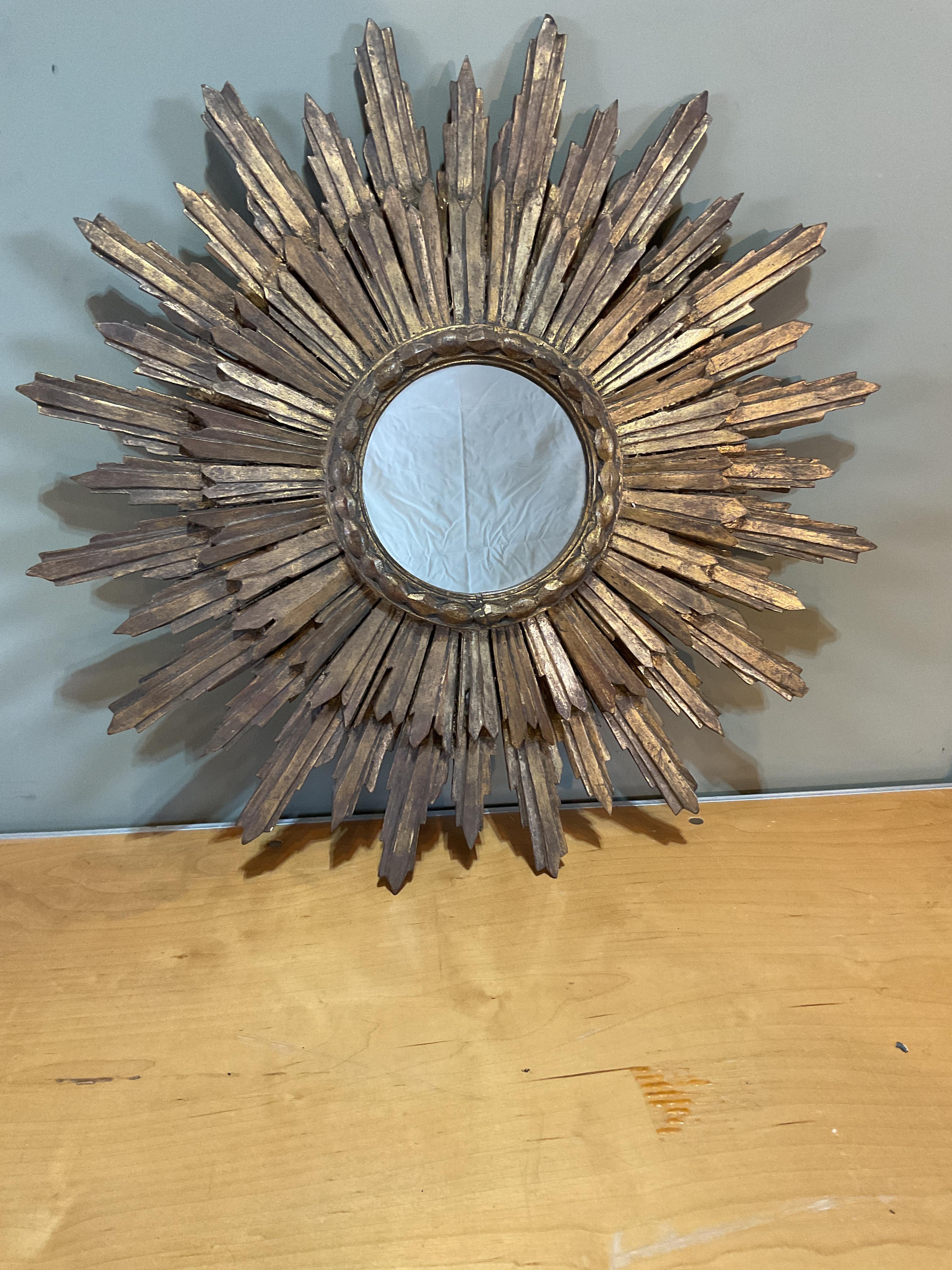 Frühe italienische geschnitzt Giltwood Sunburst Spiegel im Angebot 1
