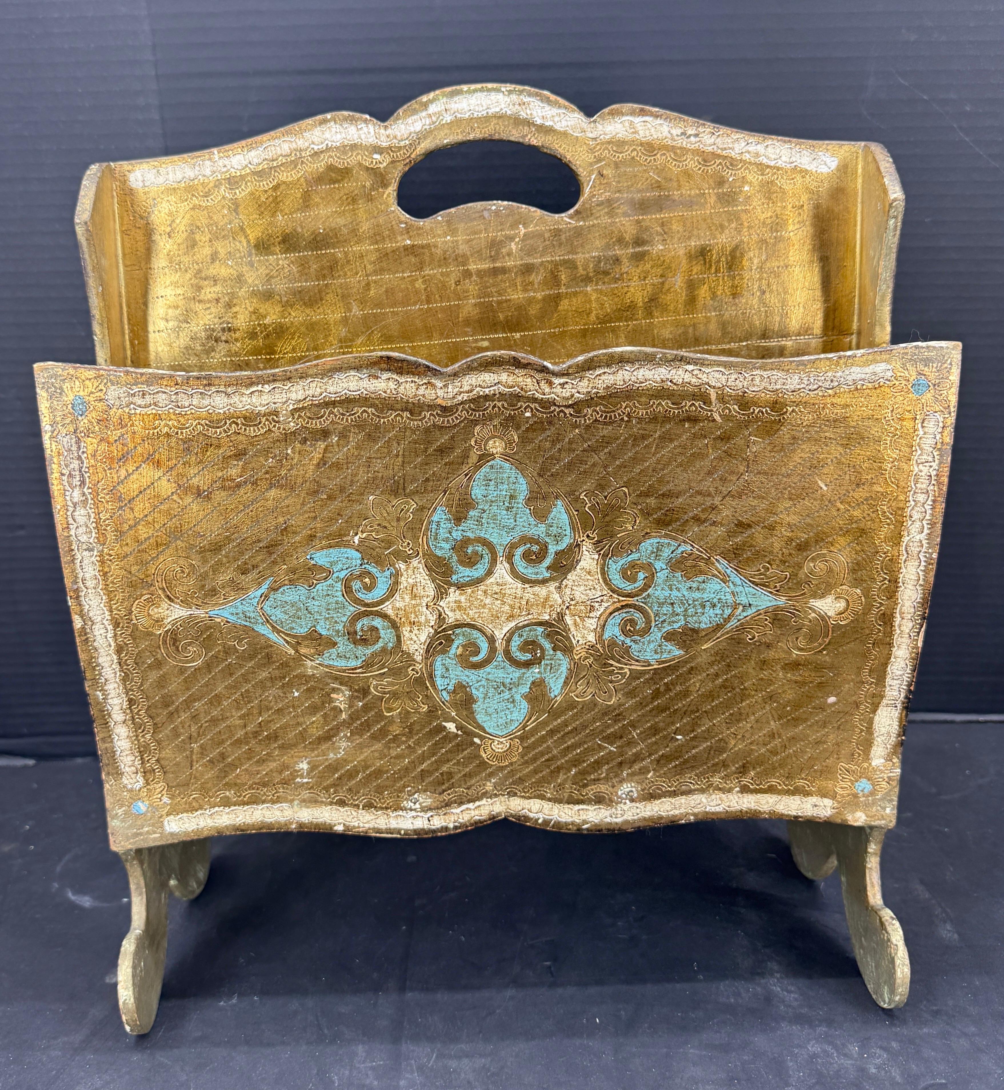 Porte-revues en bois doré Florentine, vers 1950 en vente 4