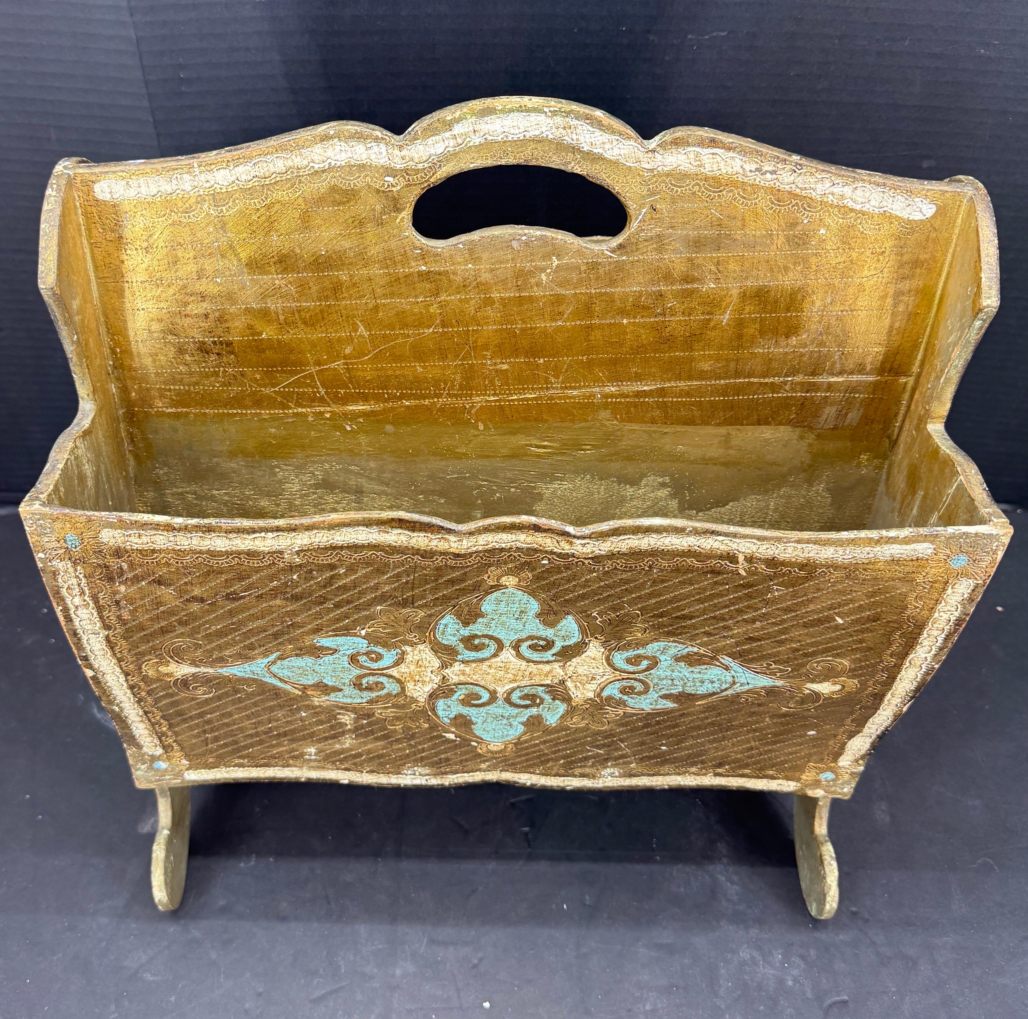 Porte-revues en bois doré Florentine, vers 1950 en vente 5