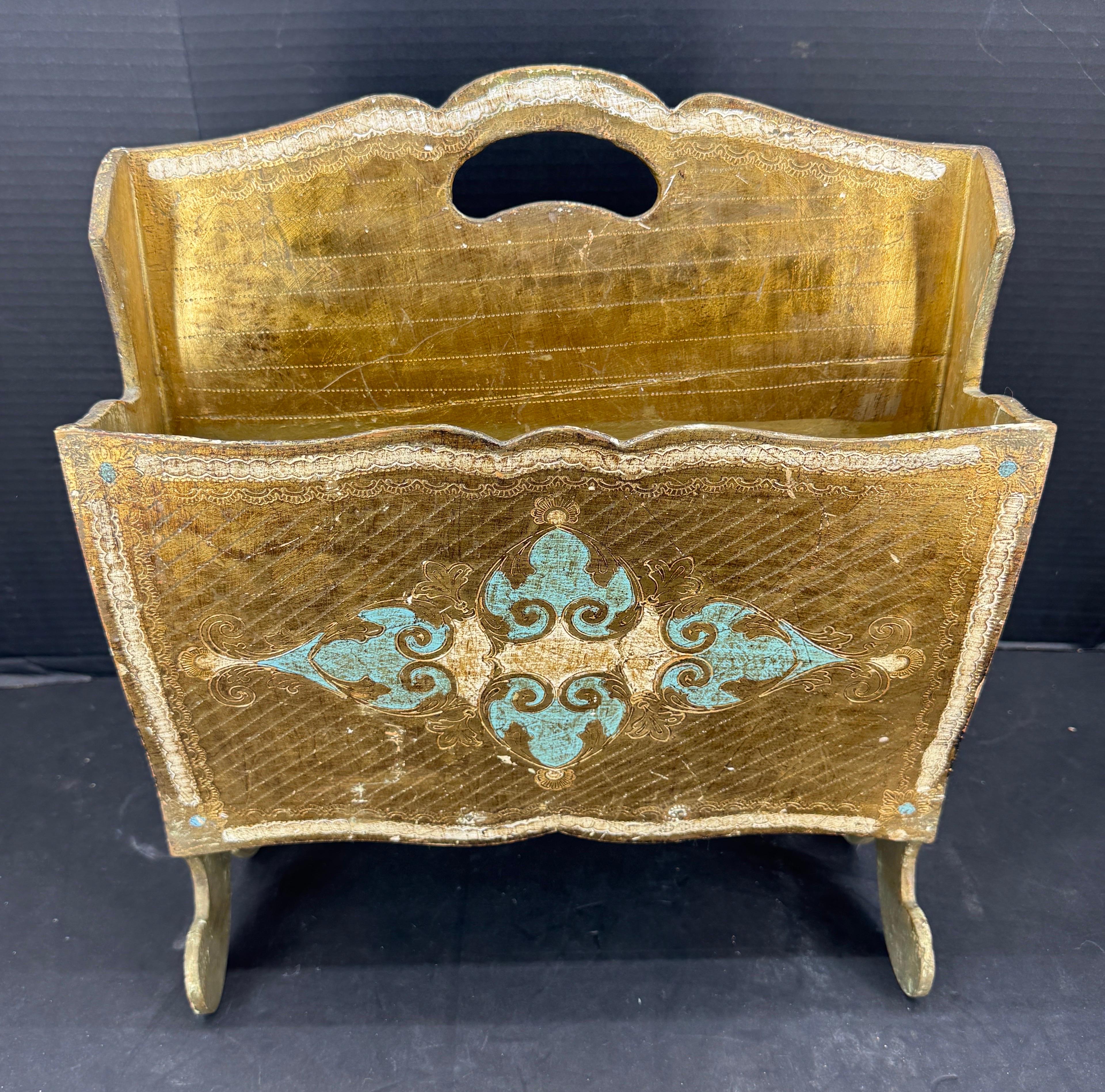 Porte-revues en bois doré Florentine, vers 1950 en vente 1