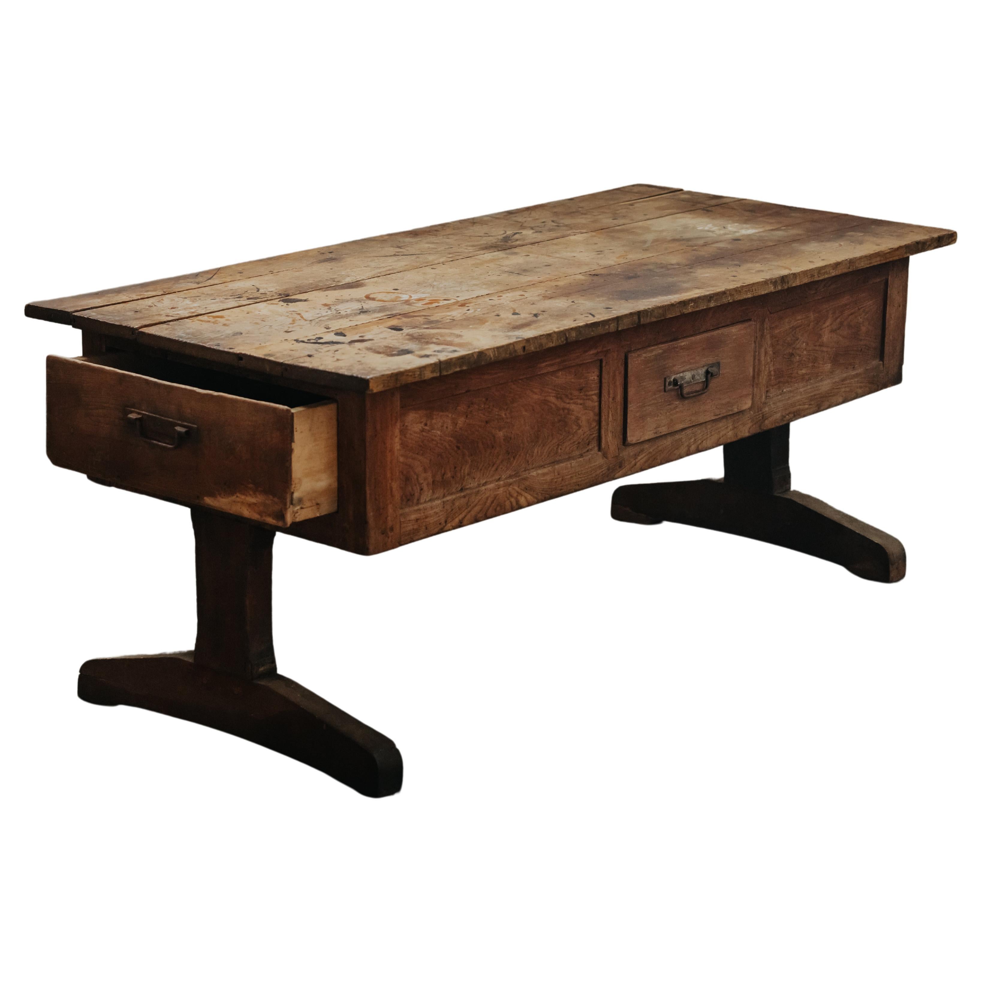 Vintage Eiche Lounge Stuhl aus Dänemark, CIRCA 1960.  Massive Eichenholzkonstruktion mit Originalbeschlägen.  Fantastische originale Patina und Gebrauchsspuren.