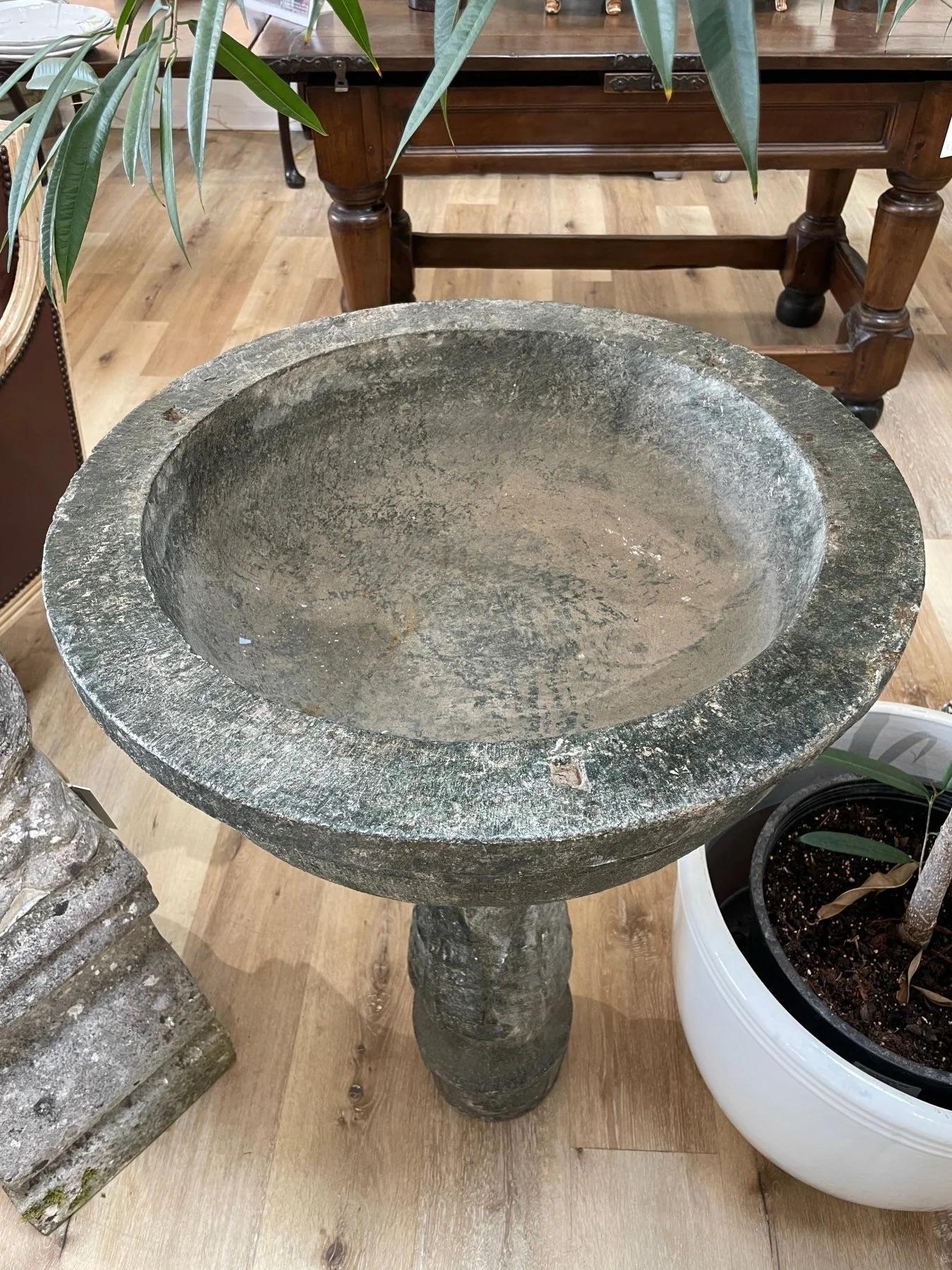 XVIIIe siècle et antérieur Fontaine ou bain d'oiseaux en marbre italien, 17e siècle en vente