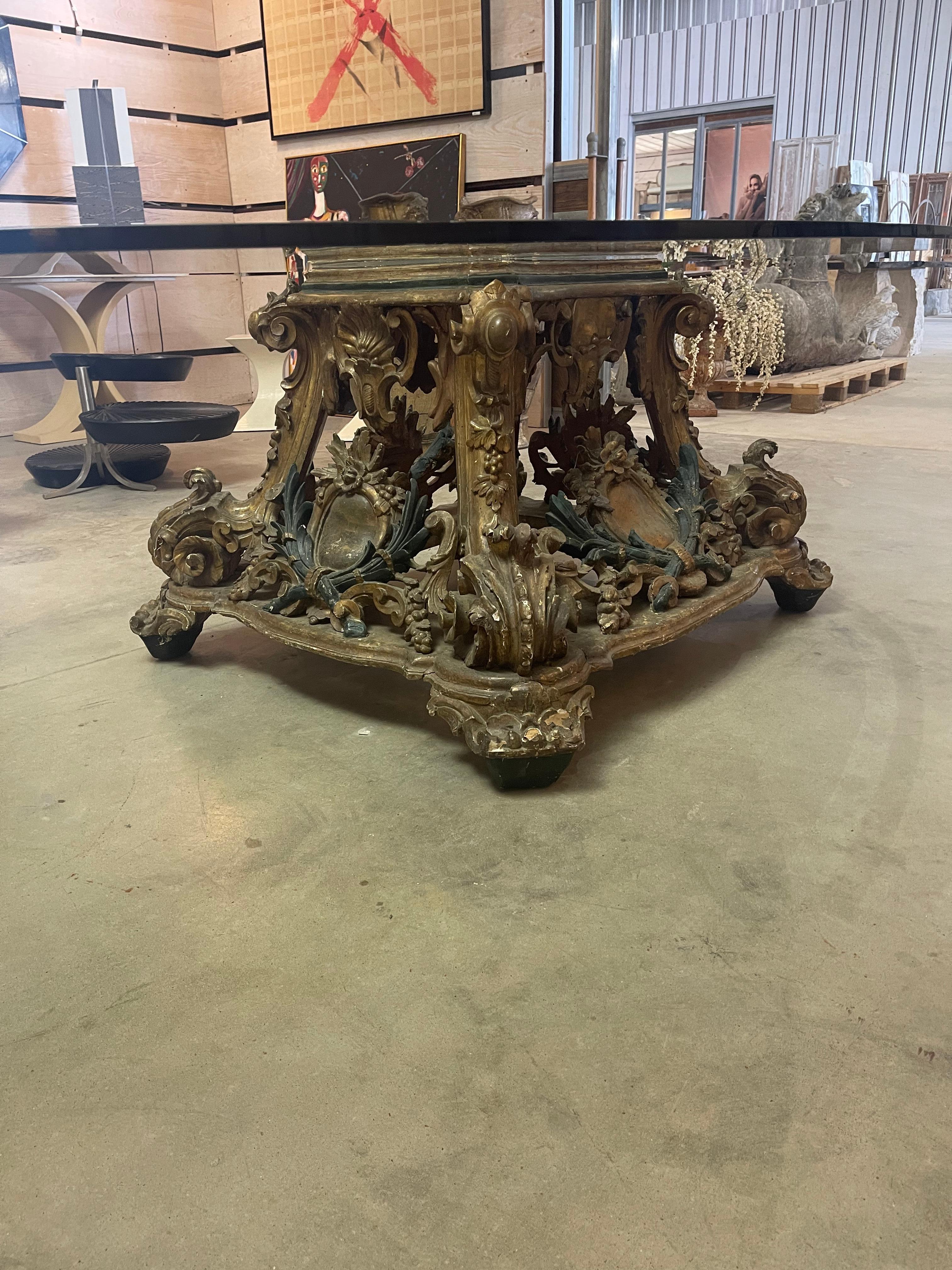 Early Italian Pedestal / Dining Table For Sale 5