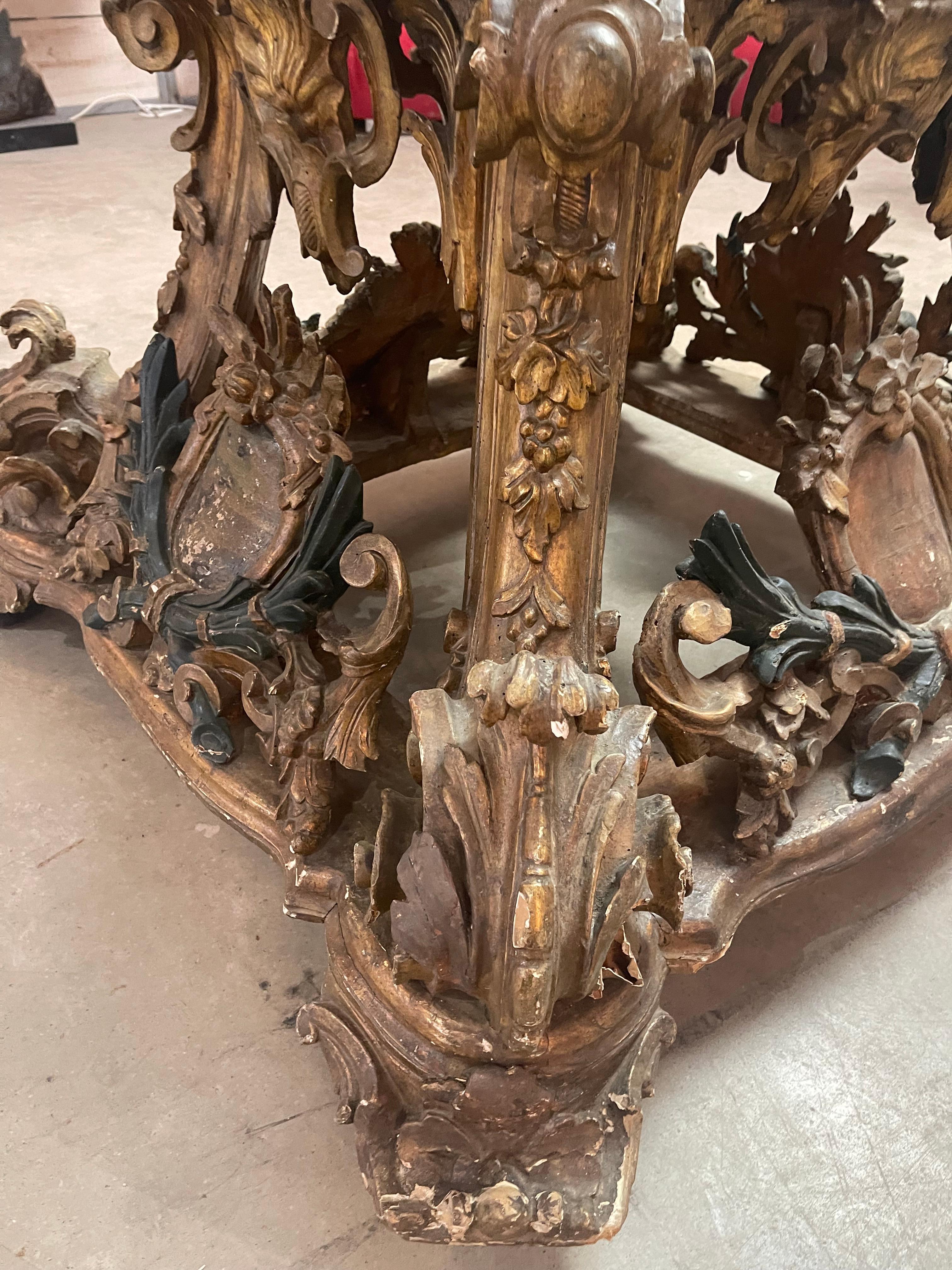 Early Italian Pedestal / Dining Table For Sale 2
