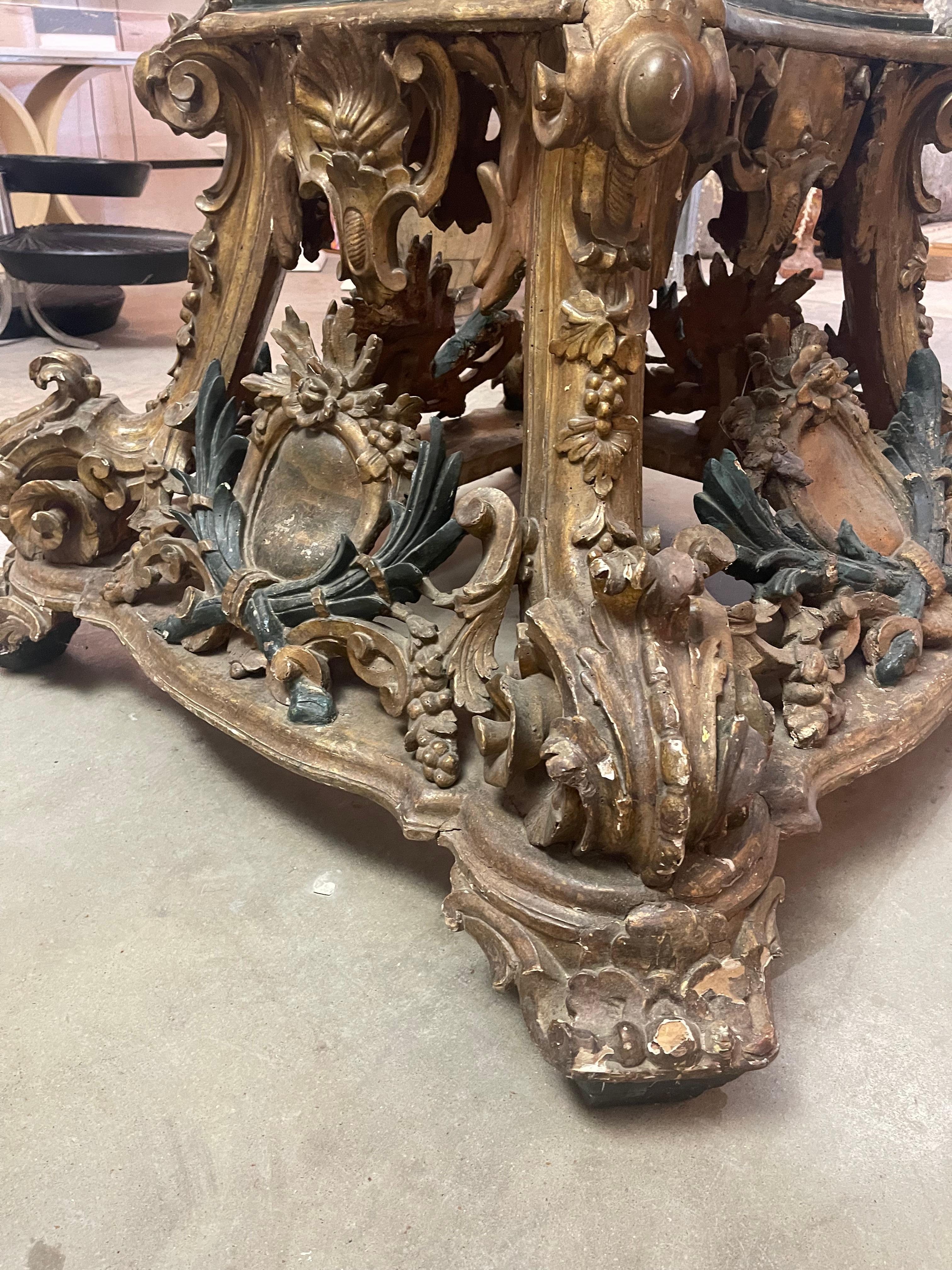 Early Italian Pedestal / Dining Table For Sale 4