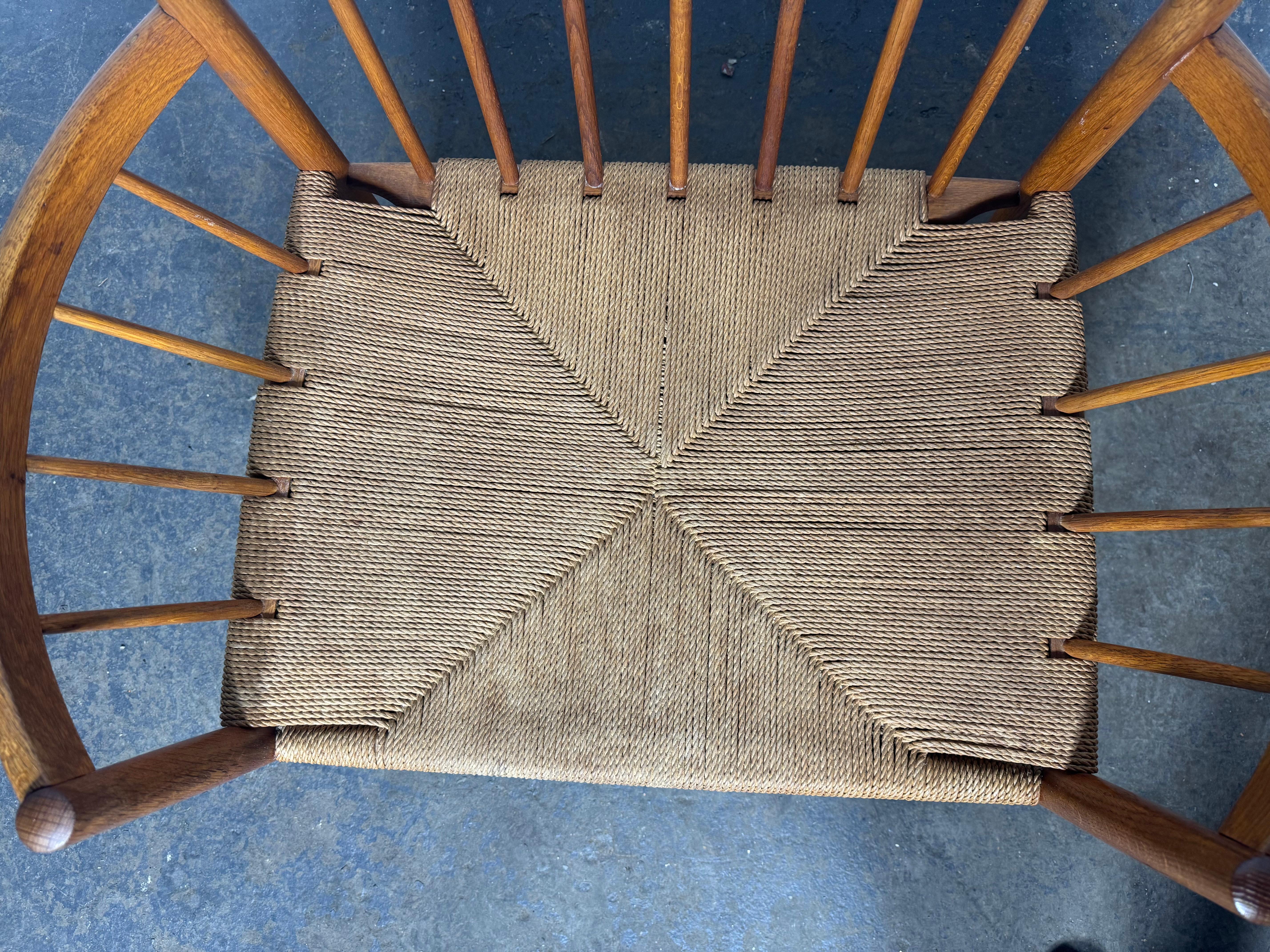 Poltrona J82 di Oak e Papercord di Jørgen Bækmark per FDB Møbler, Danimarca,  1960s. Ottime condizioni originali, Estremamente confortevole, Consegna a mano disponibile a new york city o in qualsiasi altro luogo in rotta da buffalo NY
30,71ʺW ×