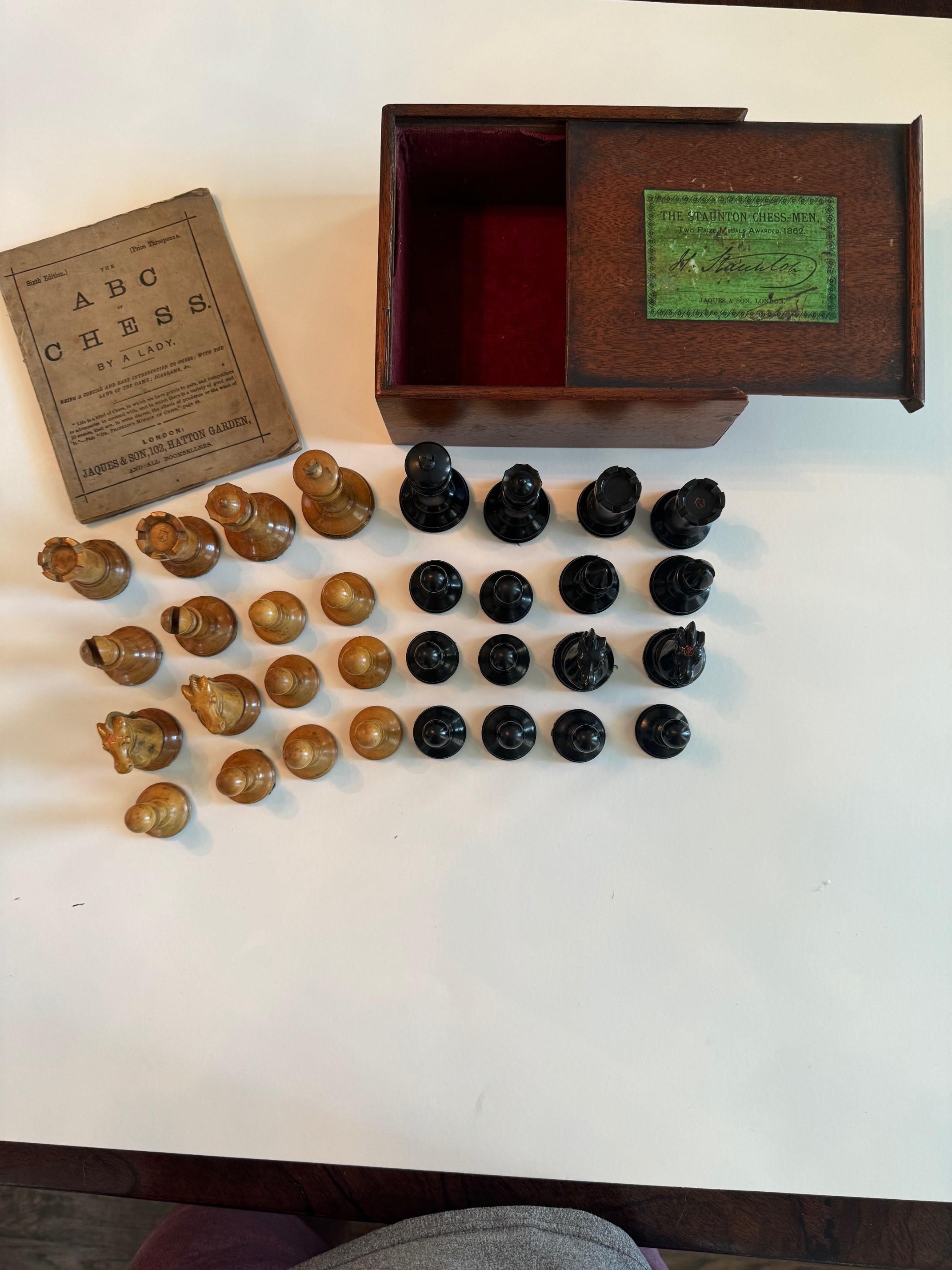 Set di scacchi Jaques e scatola con coperchio scorrevole in vendita 1