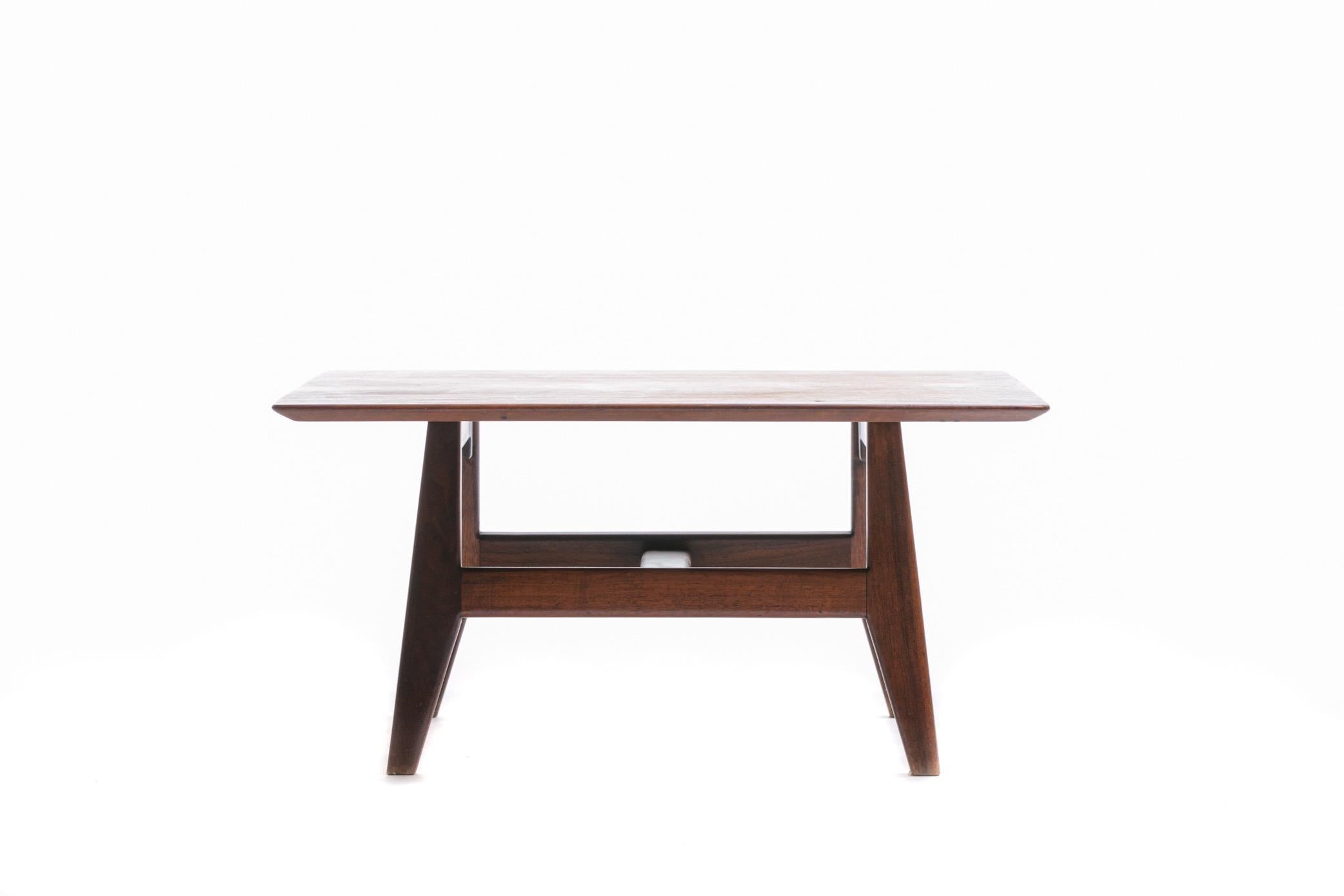 Early Jens Risom Low Profile Walnut Coffee Table, circa 1948 For Sale 1
