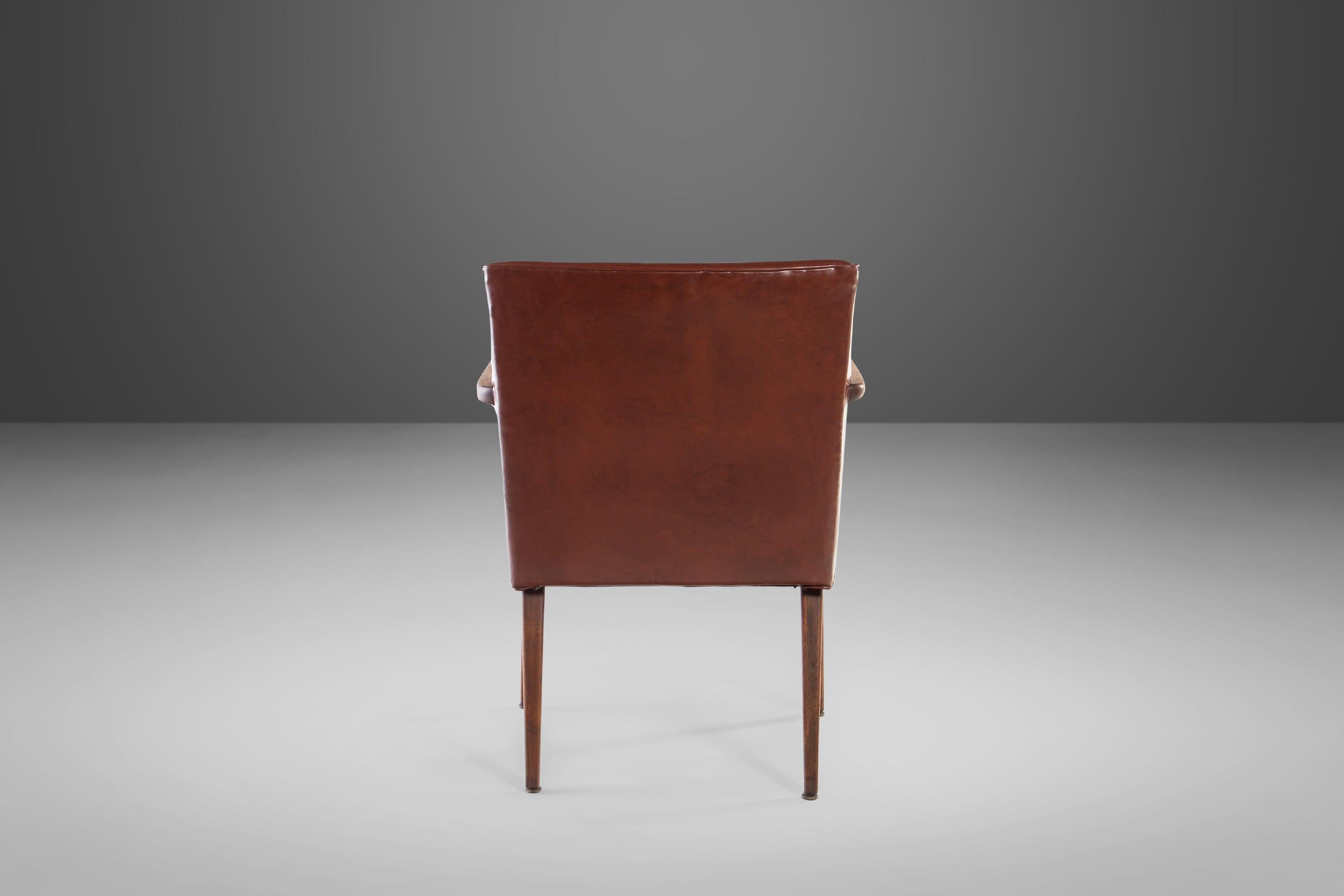Early Jens Risom Model 108 Arm Chair for Risom Designs in Walnut, USA, c. 1950s In Good Condition For Sale In Deland, FL