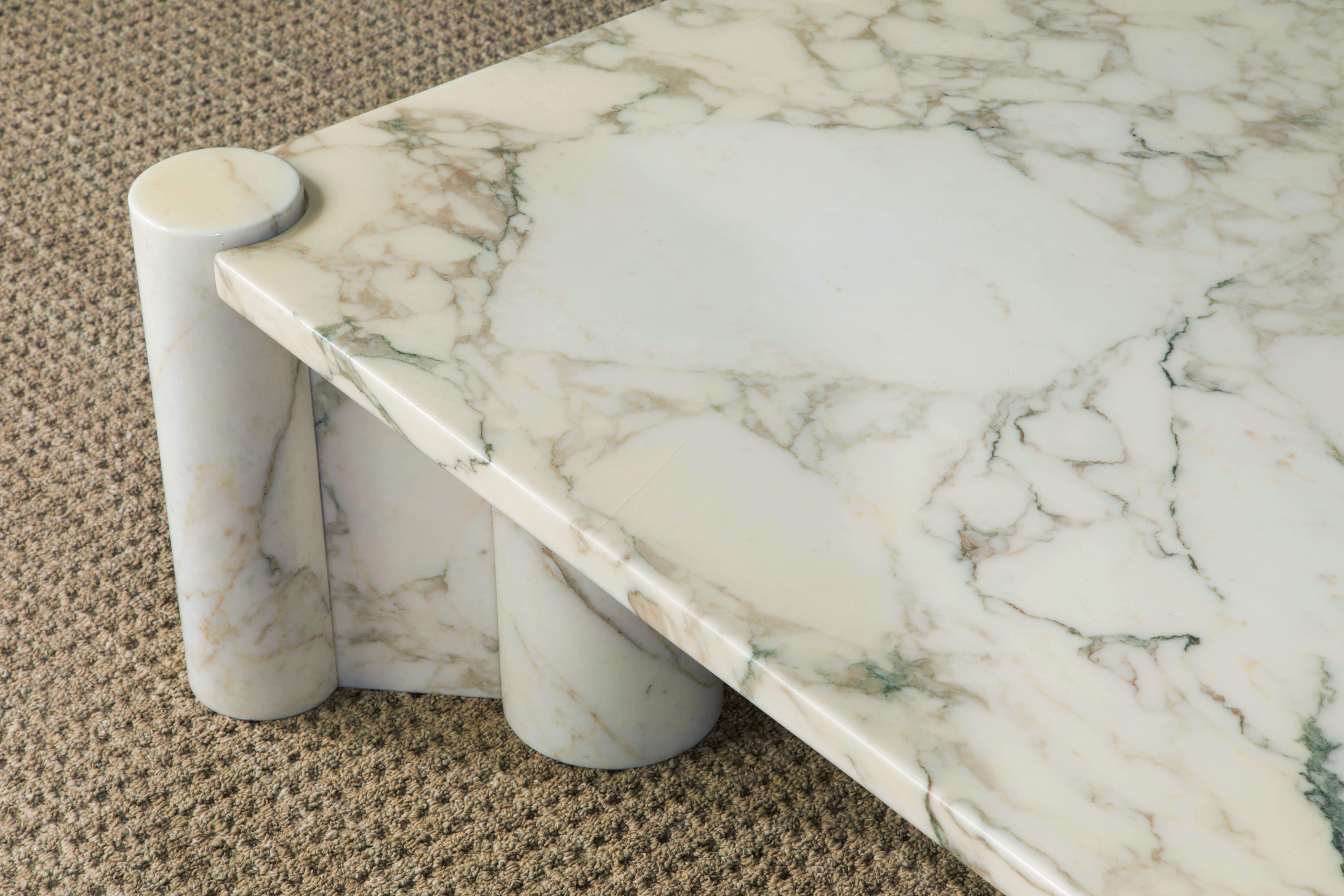 Early Jumbo Table in Golden Calacatta by Gae Aulenti for Knoll International 1