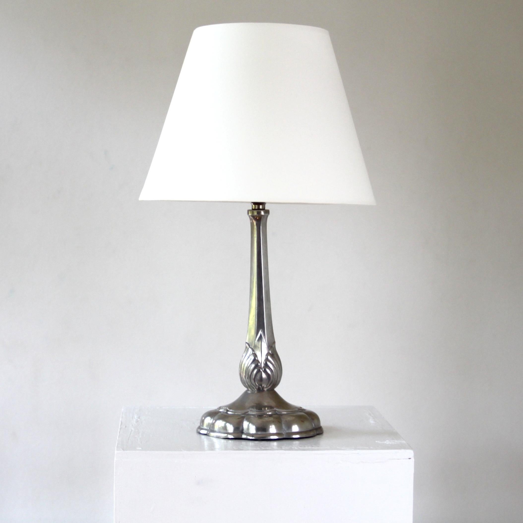 JUST ANDERSEN - SCANDINAVIAN ART DECO

An early Art Deco polished pewter table lamp by Just Andersen (1884-1943) and a very fine example of this particular period in Scandinavian design. Denmark, circa 1920s.

The lamp is stamped by the maker
