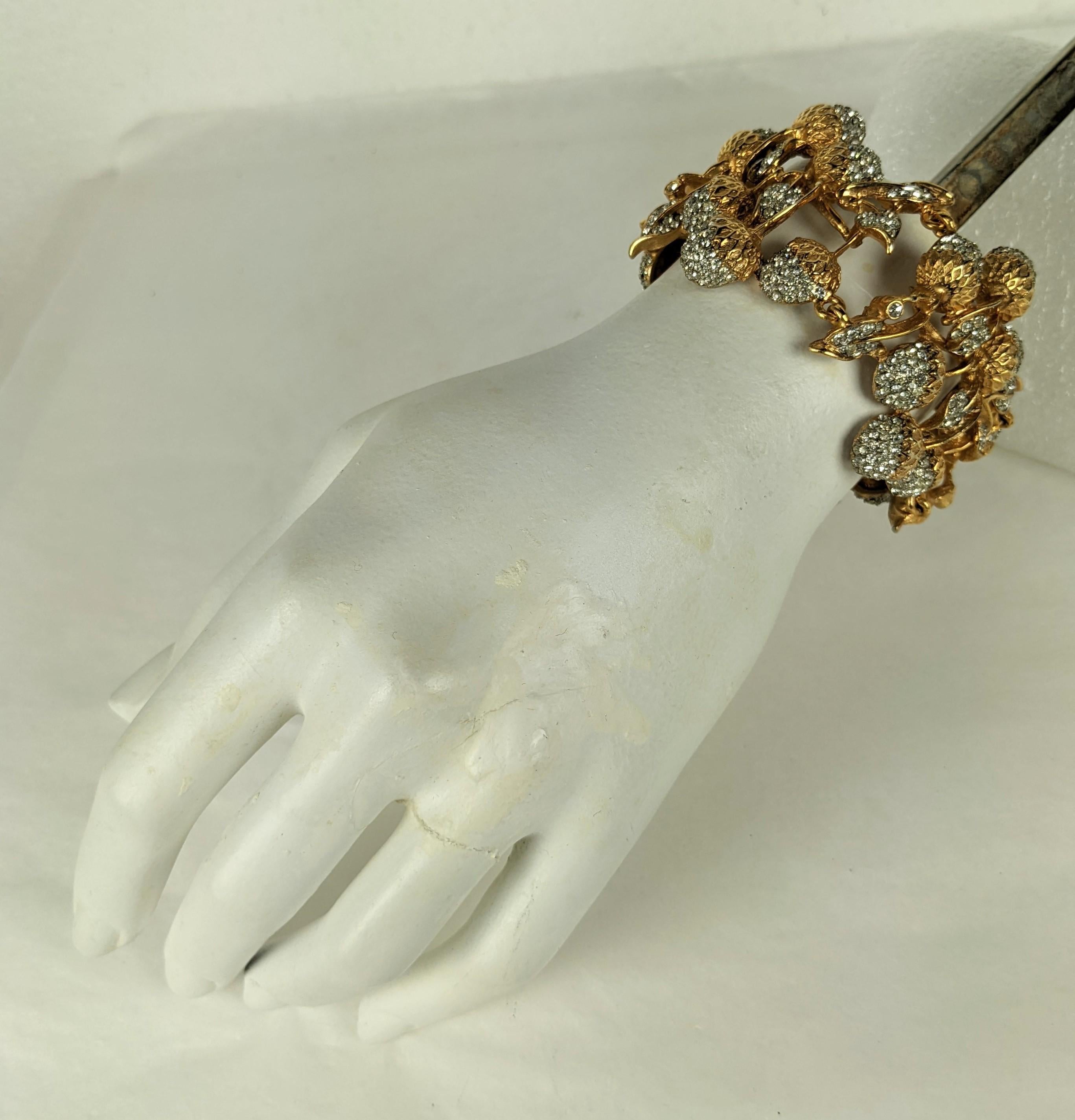 Bracciale con ghianda in pavé di Kenneth Jay Lane in vendita 4