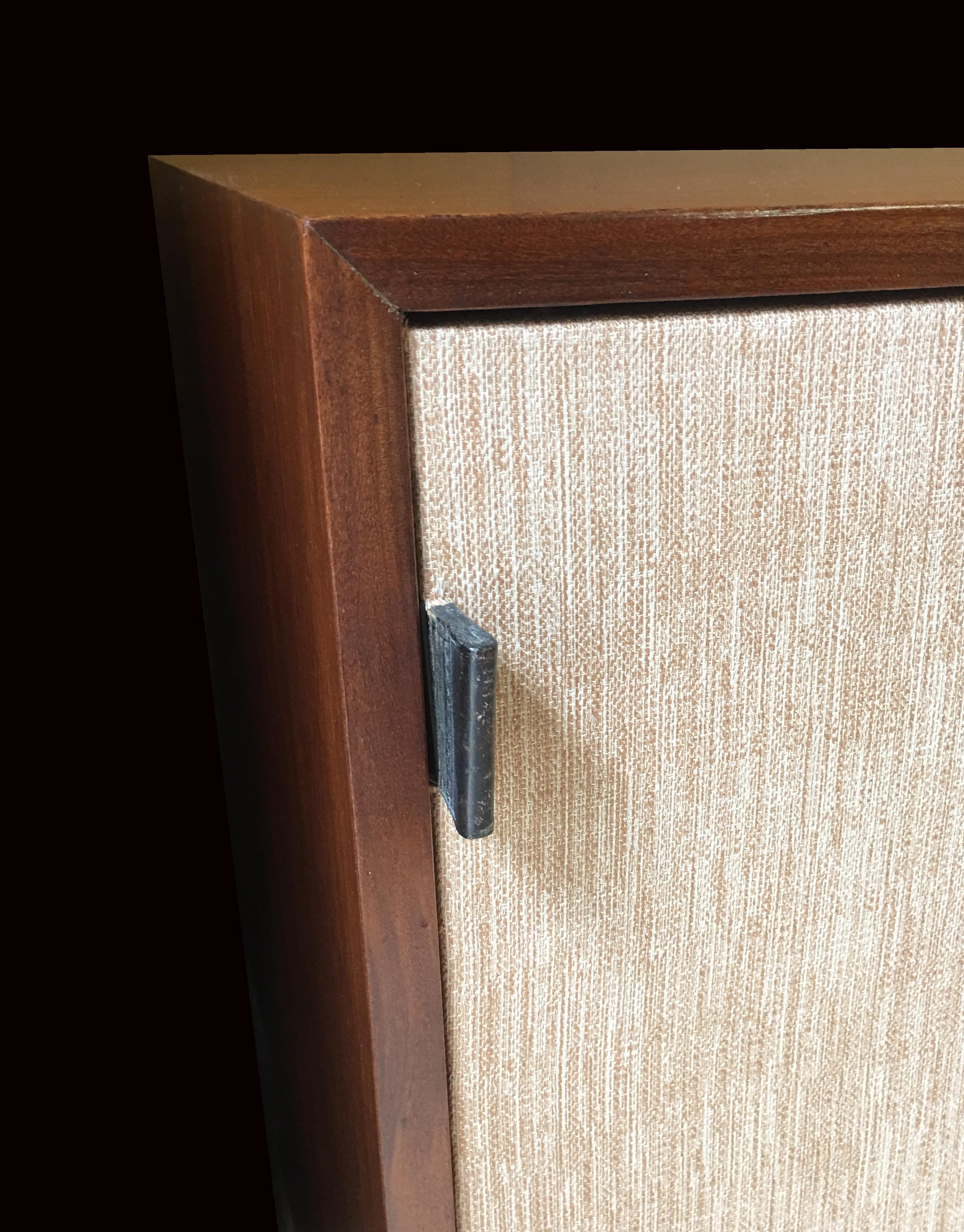 Early Knoll 2-Door Credenza In Good Condition In Little Burstead, Essex