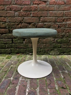 Early Knoll Associates Tulip Saarinen Stool