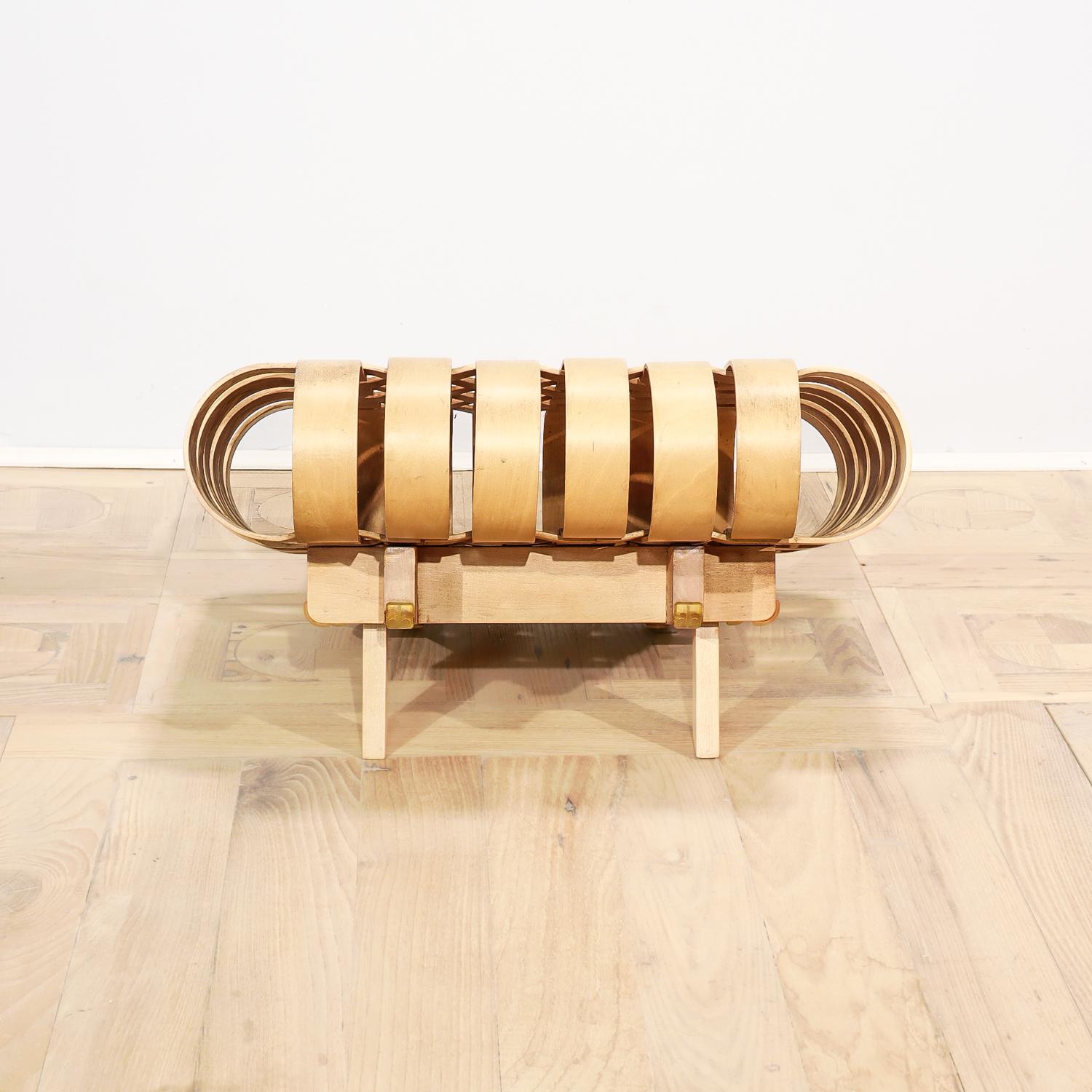 Otomana o reposapiés de madera curvada Early Knoll Power Play de Frank Gehry, 1993 en venta 4