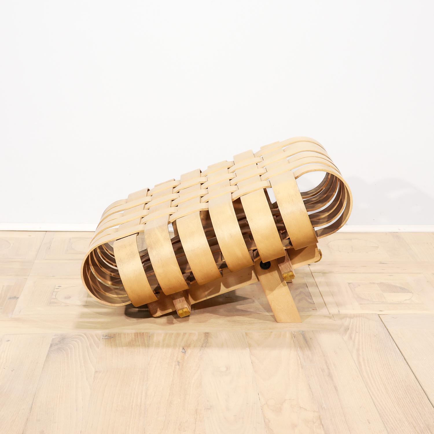 Otomana o reposapiés de madera curvada Early Knoll Power Play de Frank Gehry, 1993 en venta 7