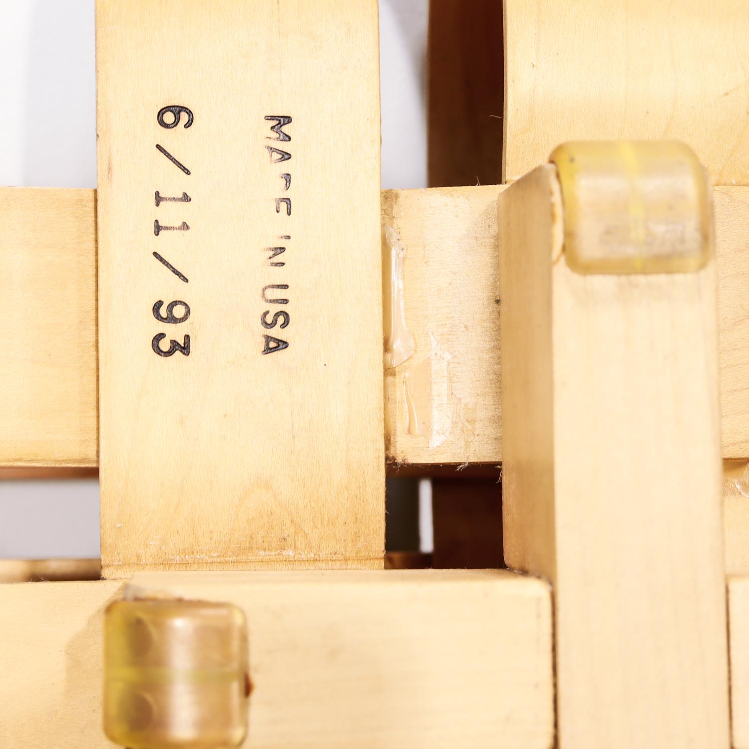 Otomana o reposapiés de madera curvada Early Knoll Power Play de Frank Gehry, 1993 en venta 9