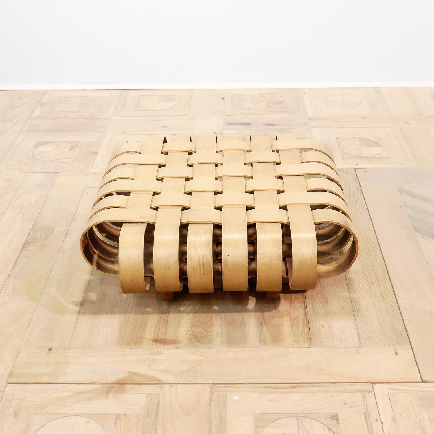 Otomana o reposapiés de madera curvada Early Knoll Power Play de Frank Gehry, 1993 Estadounidense en venta