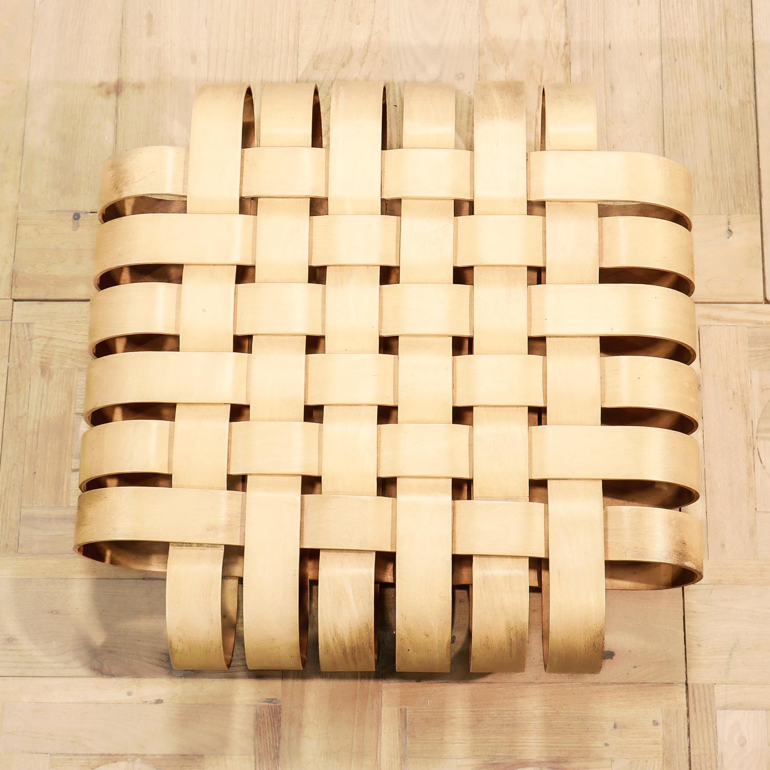 Otomana o reposapiés de madera curvada Early Knoll Power Play de Frank Gehry, 1993 en Bueno estado para la venta en Philadelphia, PA