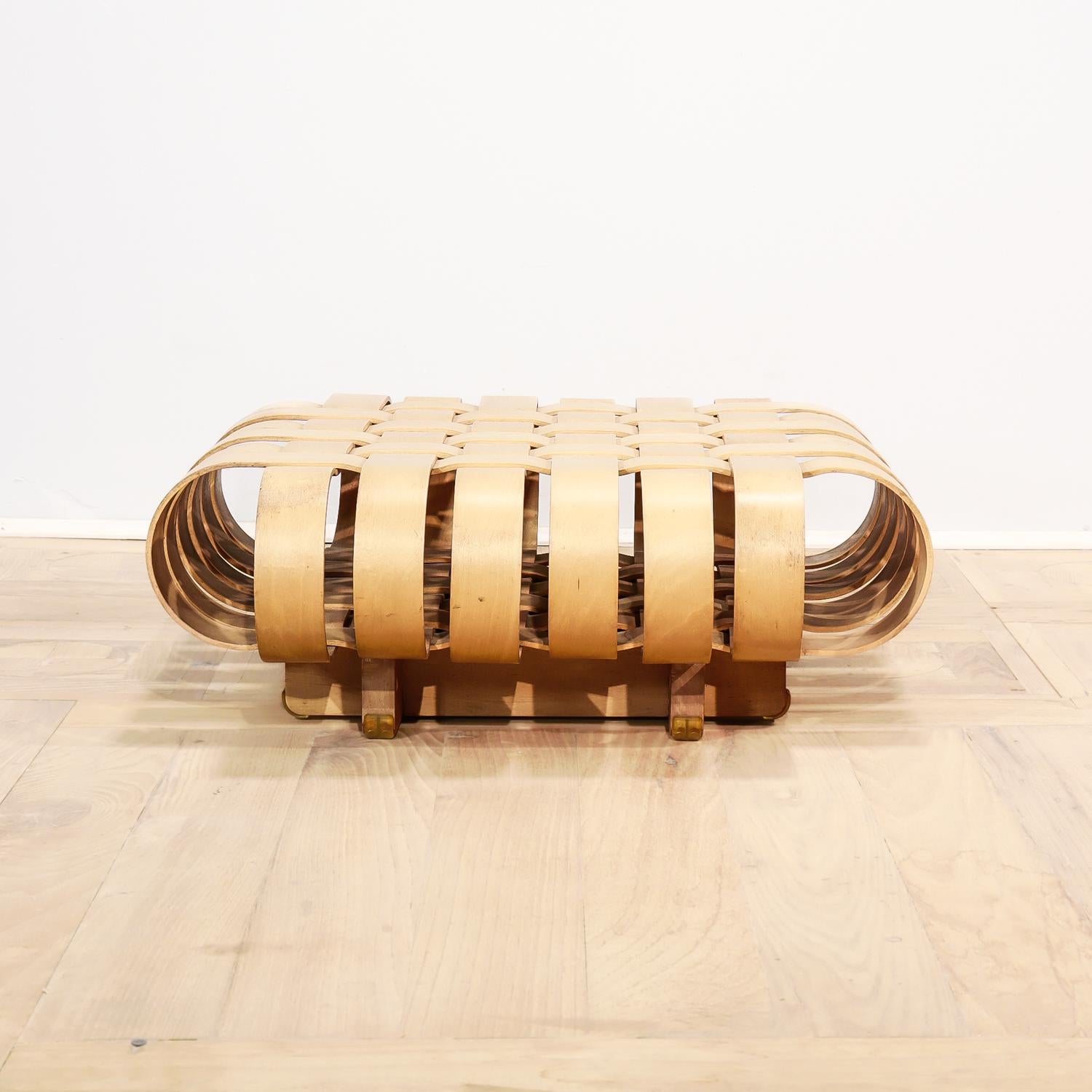 Otomana o reposapiés de madera curvada Early Knoll Power Play de Frank Gehry, 1993 Madera en venta