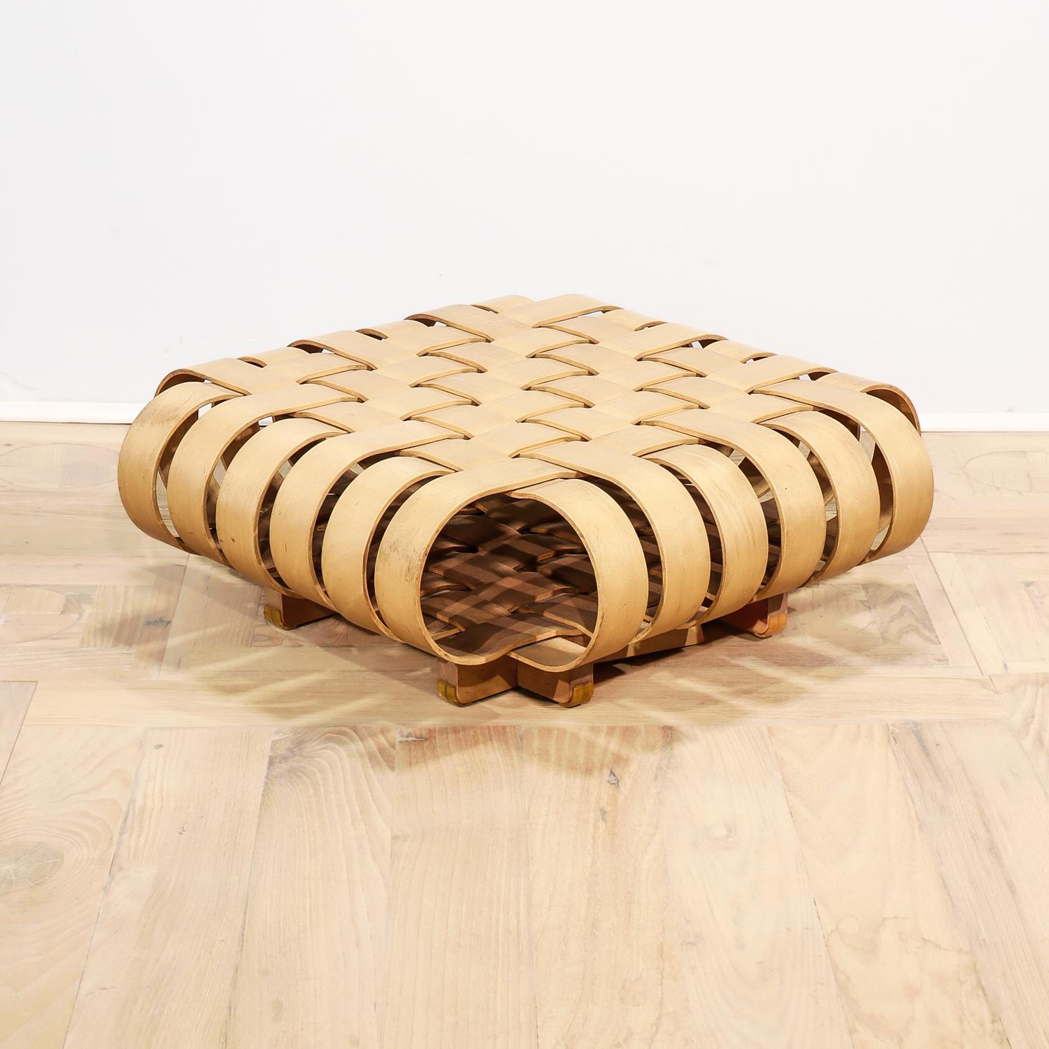 Otomana o reposapiés de madera curvada Early Knoll Power Play de Frank Gehry, 1993 en venta 2