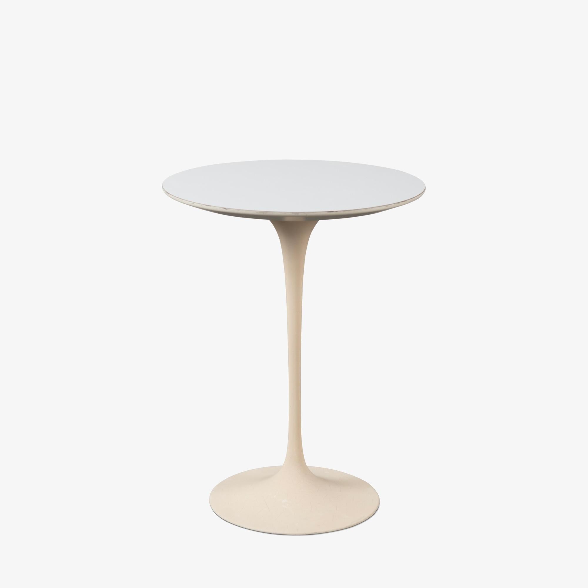 Die Pedestal Collection von Eero Saarinen für Knoll ist eines der ikonischsten Designs der Möbelgeschichte. Mit der gemeinhin als 