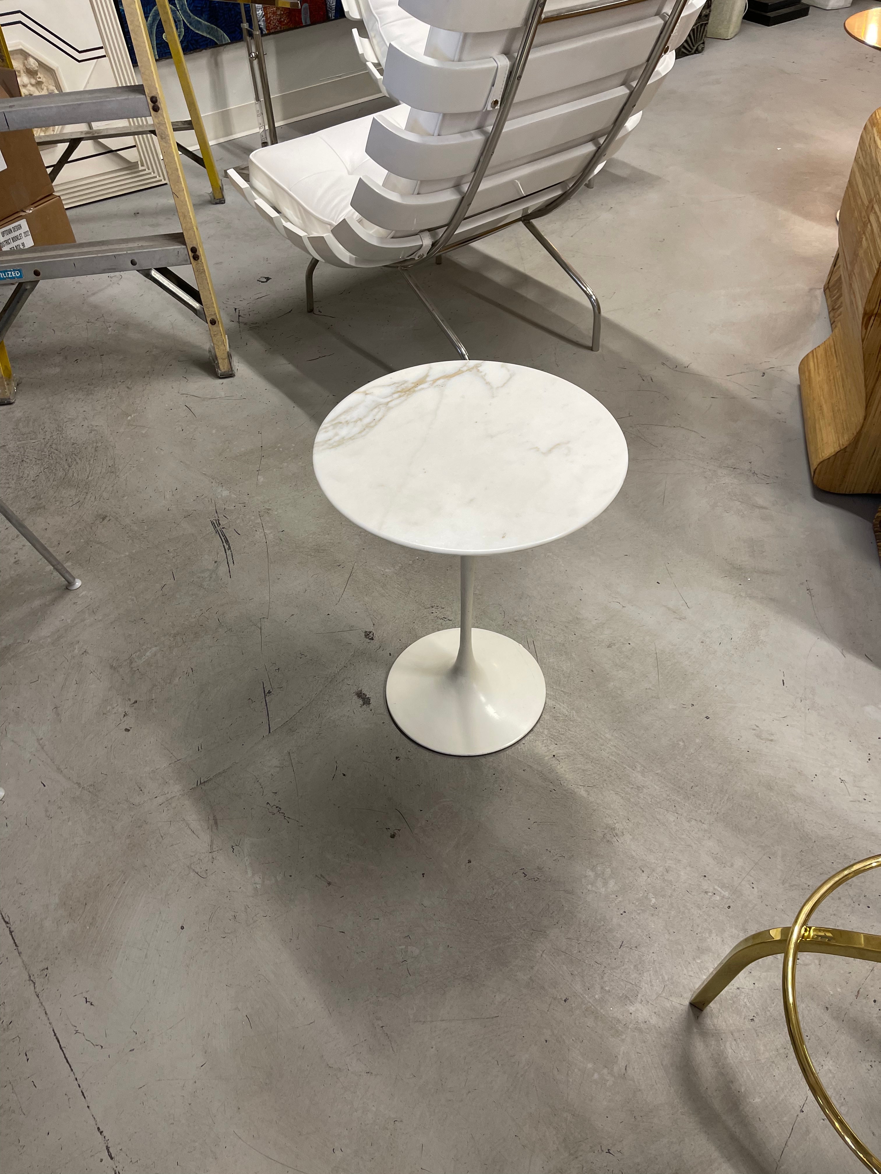 Wonderful early production Knoll Eero Saarinen tulip table. Lovely colored marble top. Out of the same estate as another early walnut table we have for sale. Age appropriate wear. Top is in good condition, the base has a nick and a scratch both are