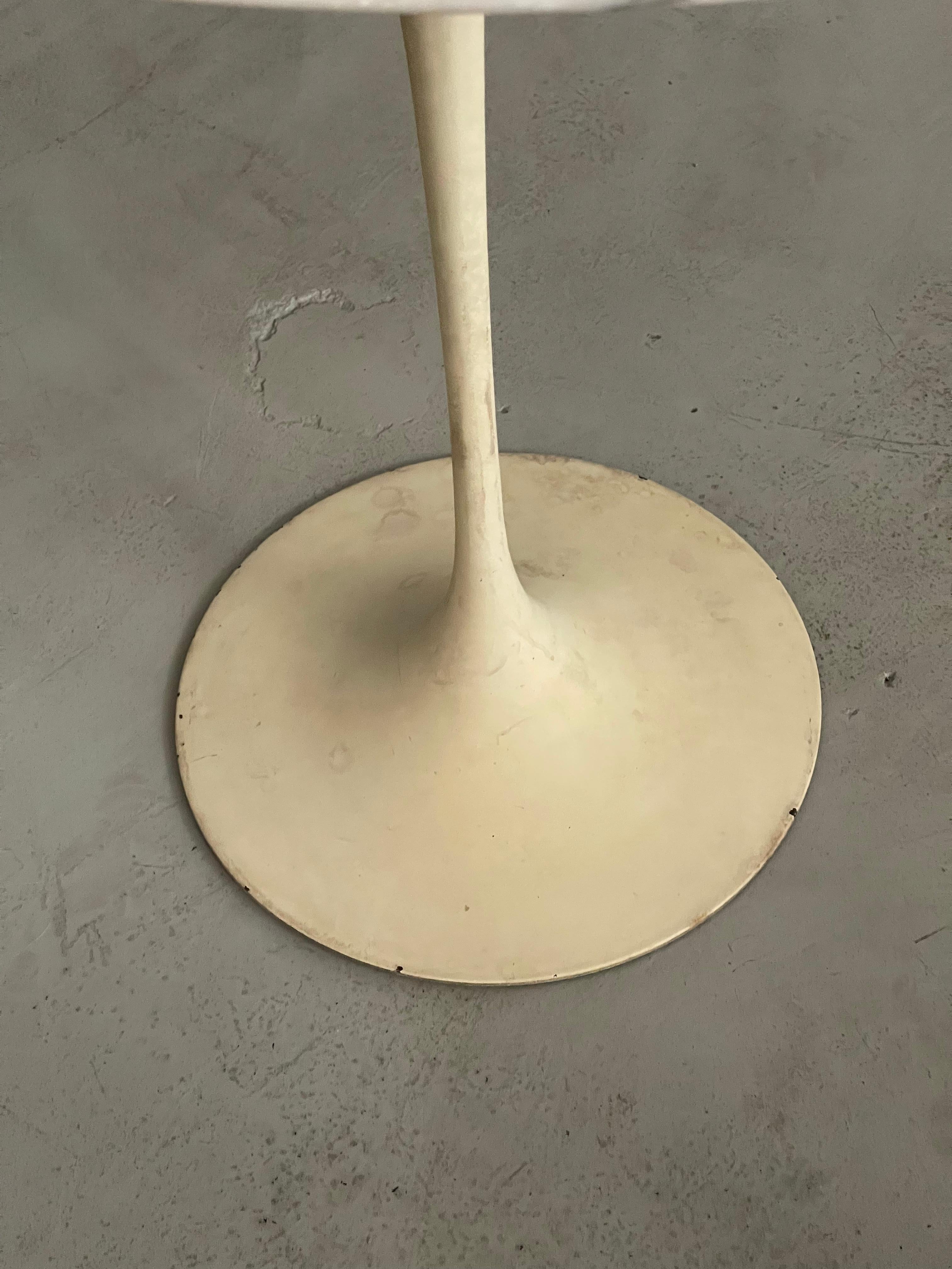 Mid-Century Modern Early Knoll Saarinen Tulip Table For Sale