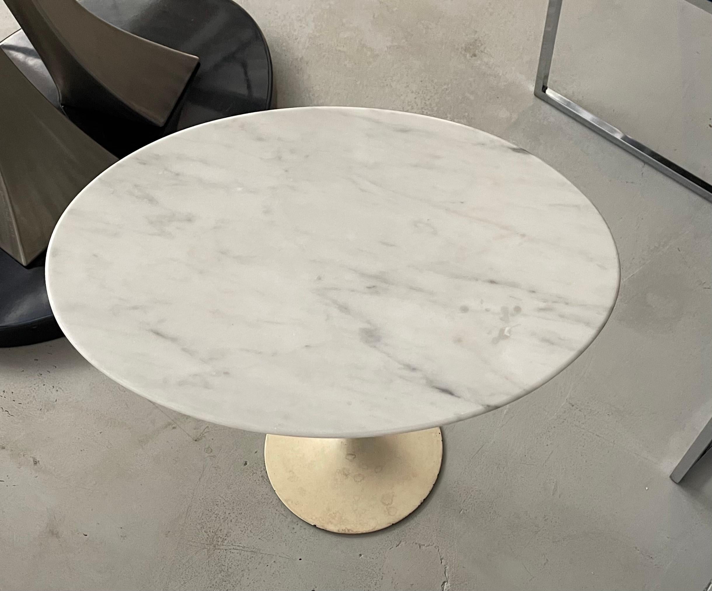 Américain Table Tulipe Saarinen Early Knoll en vente