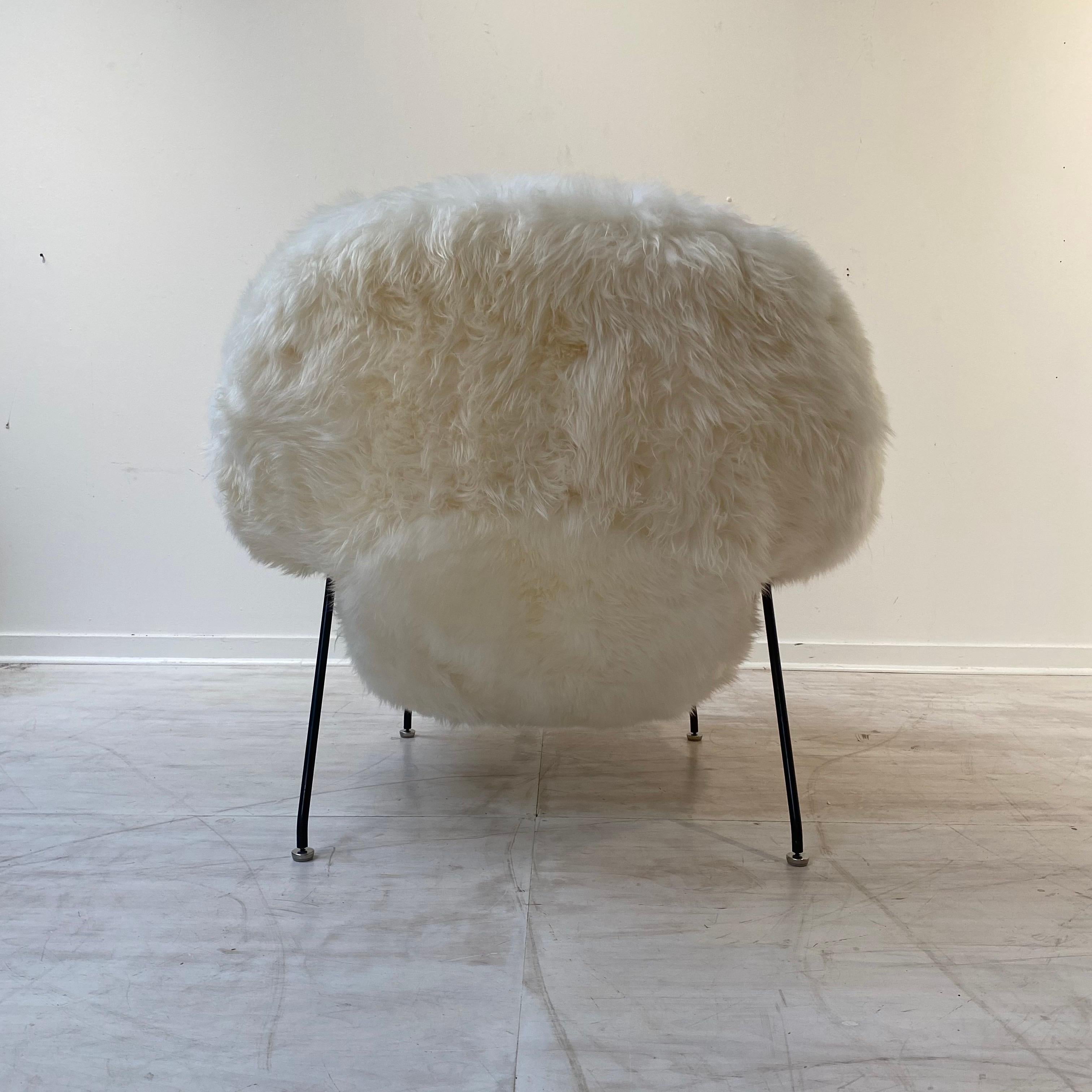 Early Knoll Womb Chair in Sheepskin, Eero Saarinen 1