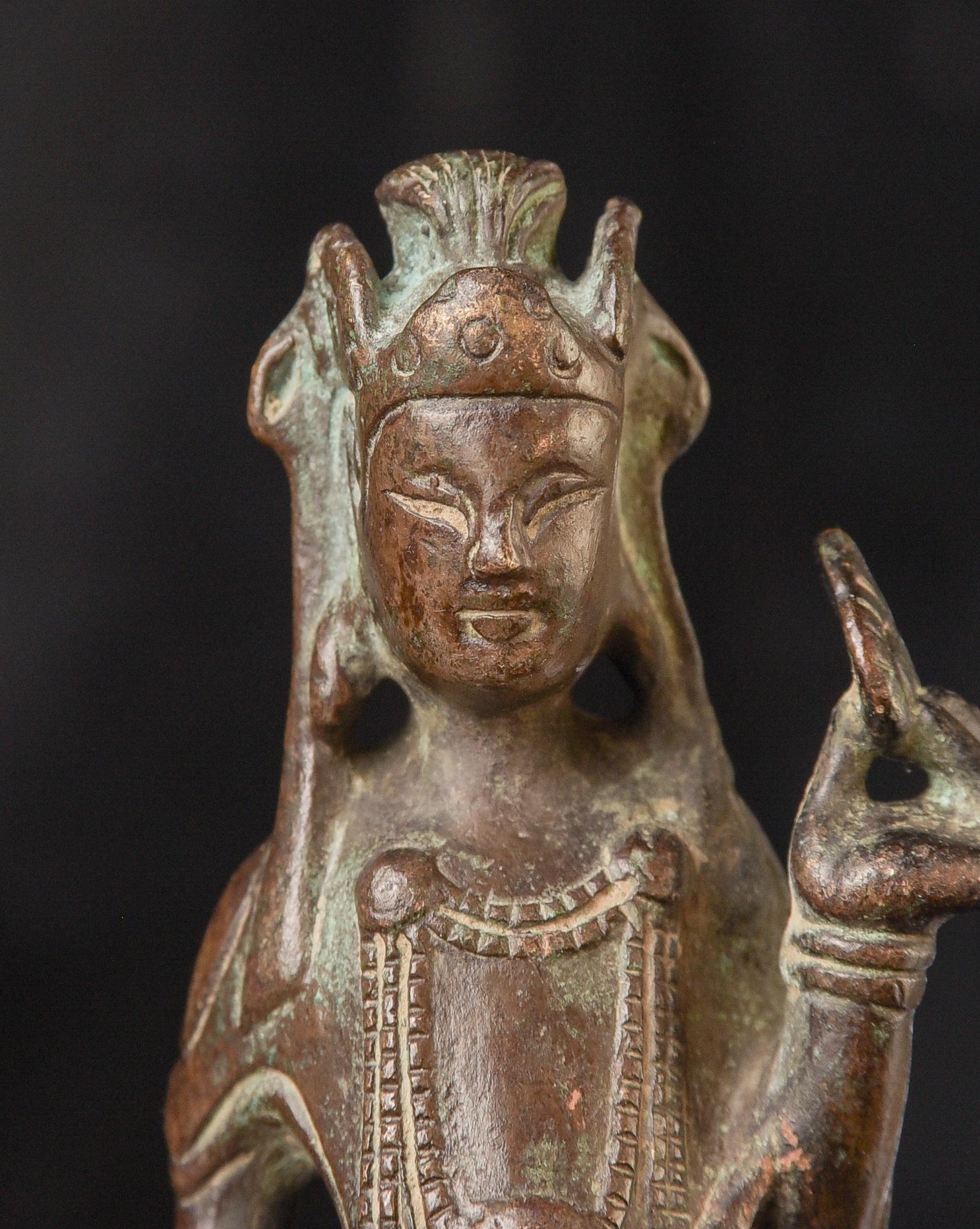 Early Korean bronze Buddha. Solid cast early type. 10378 For Sale 5