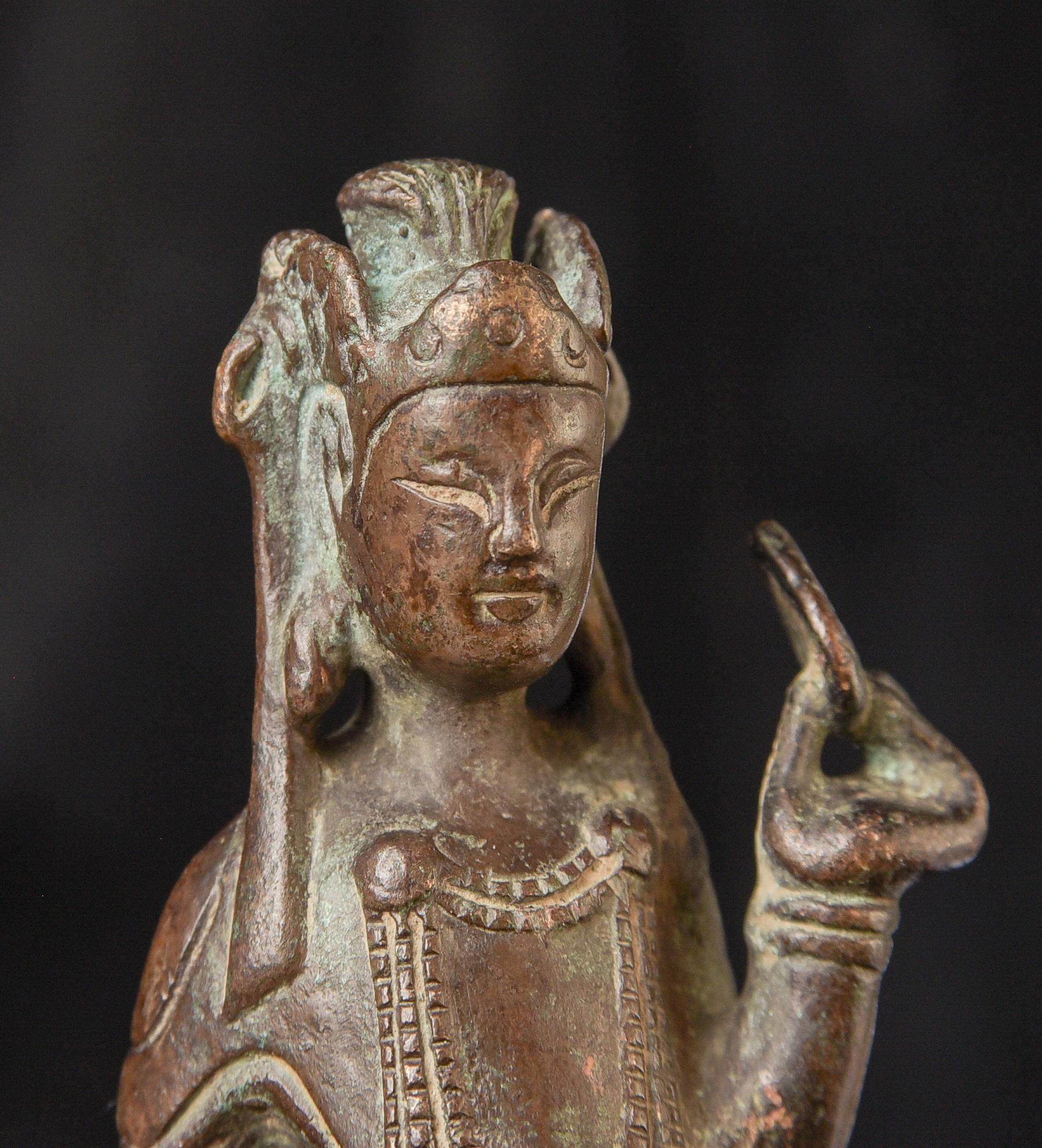 Early Korean bronze Buddha. Solid cast early type. 10378 For Sale 6