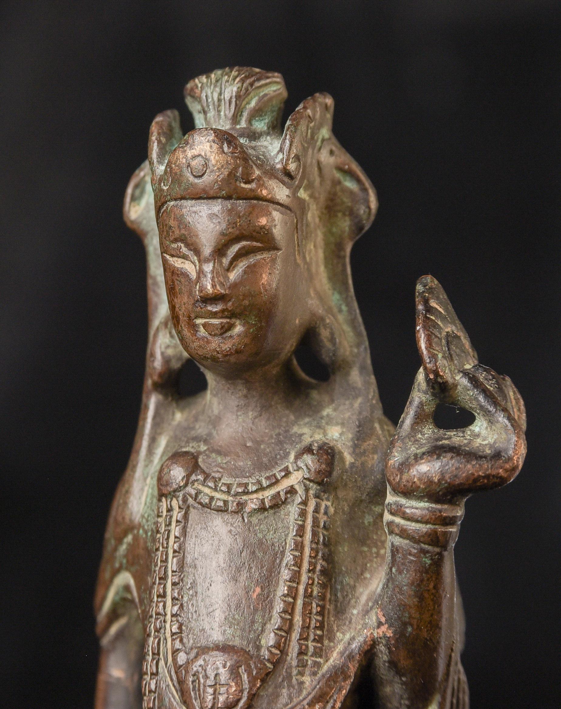 Early Korean bronze Buddha. Solid cast early type. 10378 For Sale 7