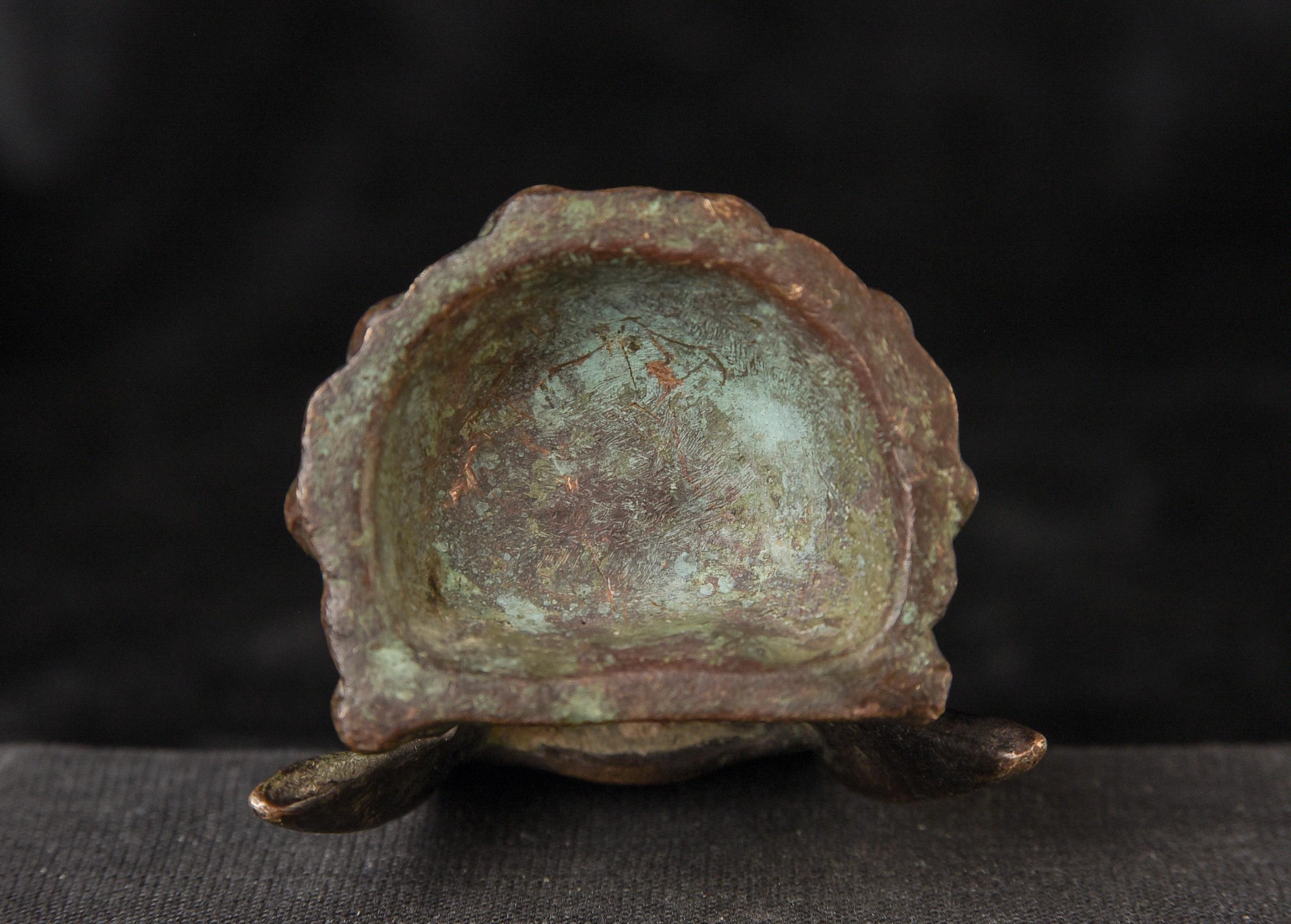 Early Korean bronze Buddha. Solid cast early type. 10378 For Sale 12