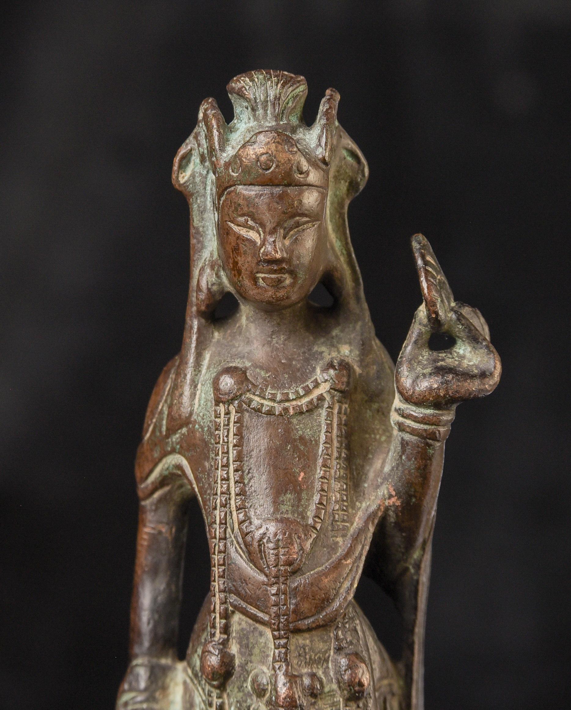 Bronze Early Korean bronze Buddha. Solid cast early type. 10378 For Sale