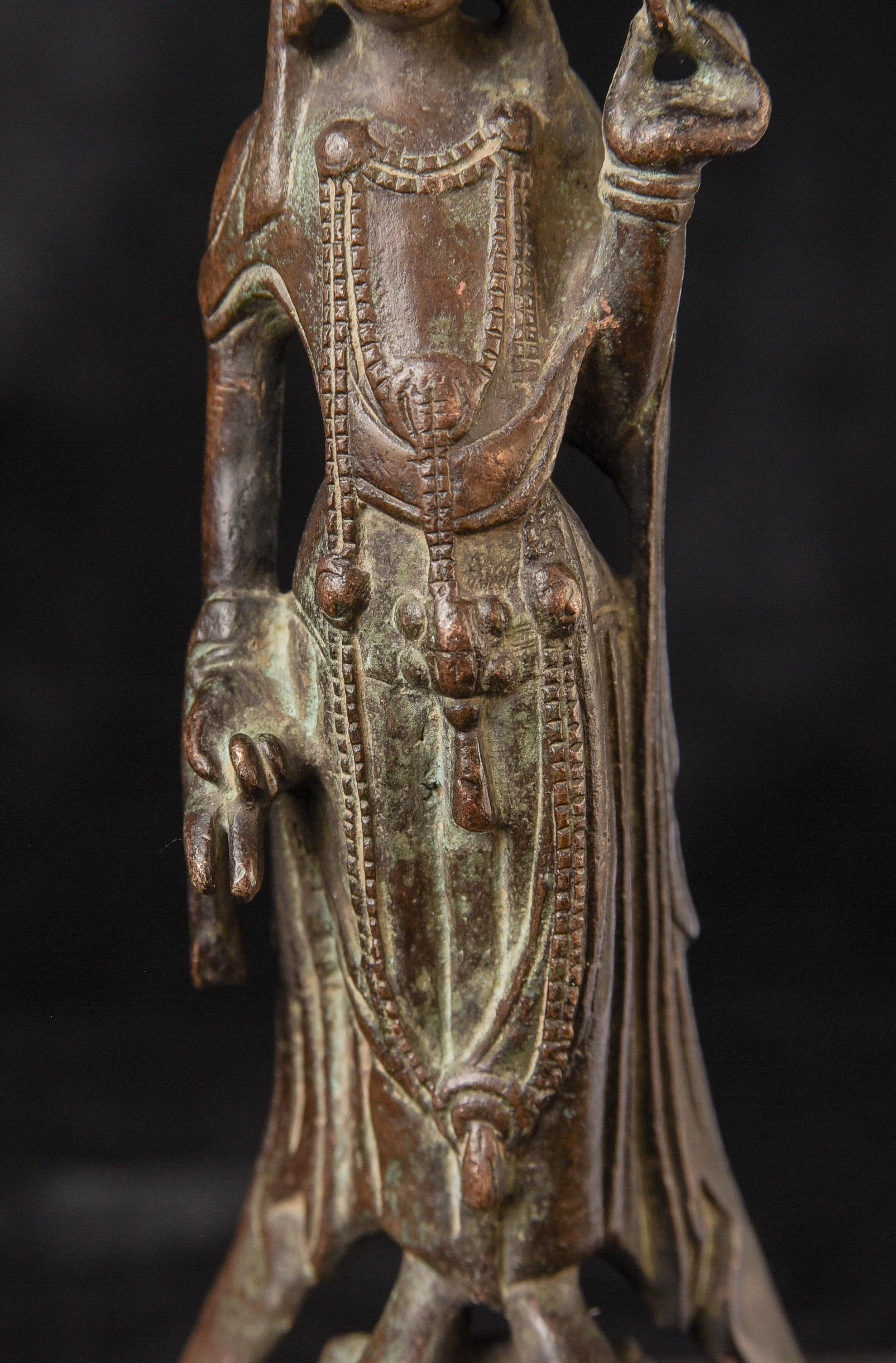 Early Korean bronze Buddha. Solid cast early type. 10378 For Sale 2