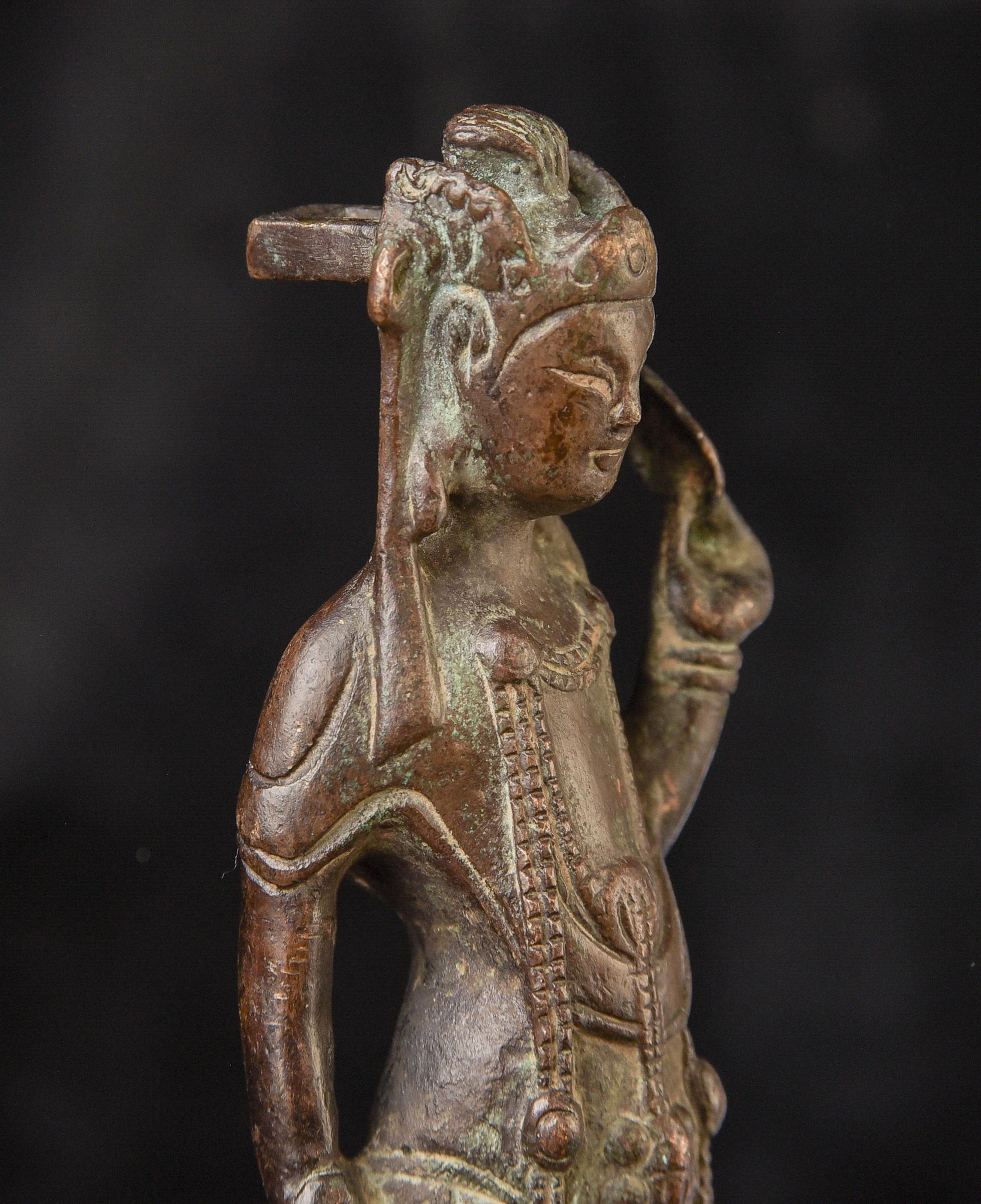 Early Korean bronze Buddha. Solid cast early type. 10378 For Sale 3