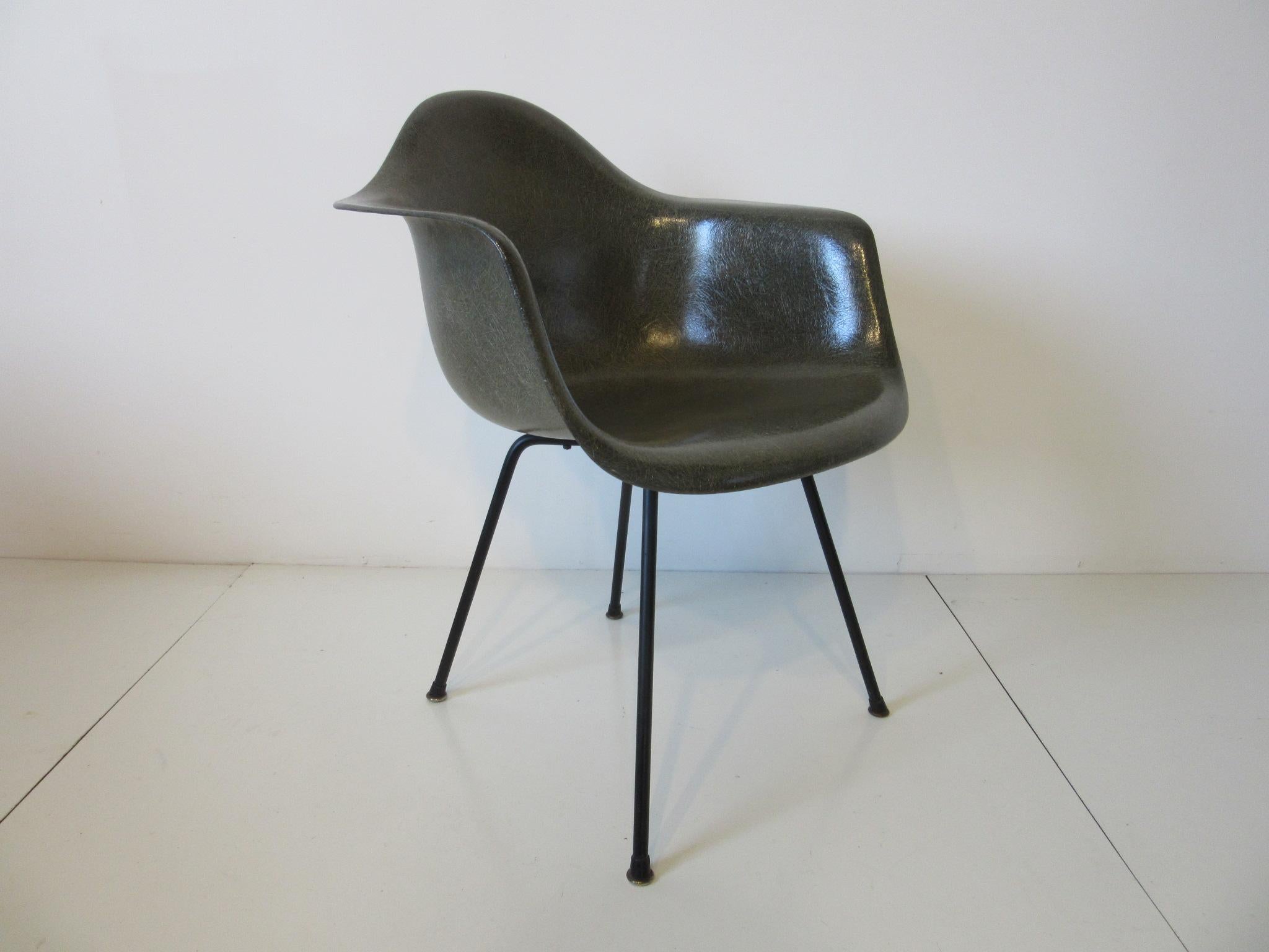 Früher Eames-Sessel „Early Label“ von Herman Miller im Zustand „Gut“ im Angebot in Cincinnati, OH
