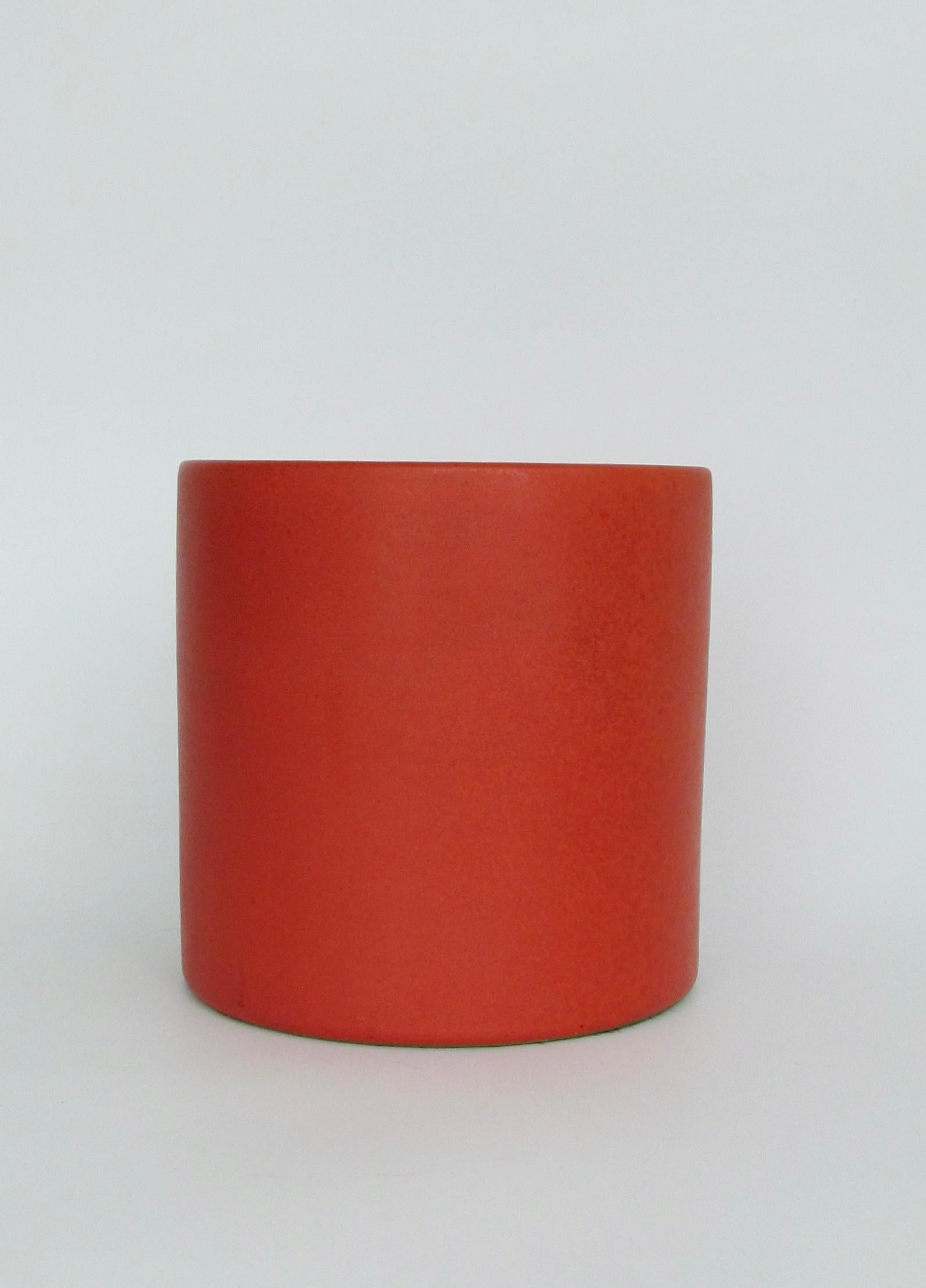 Mid-Century Modern Early Lagardo Tackett for Architectural Pottery Matte Red Glazed Planter Pot For Sale