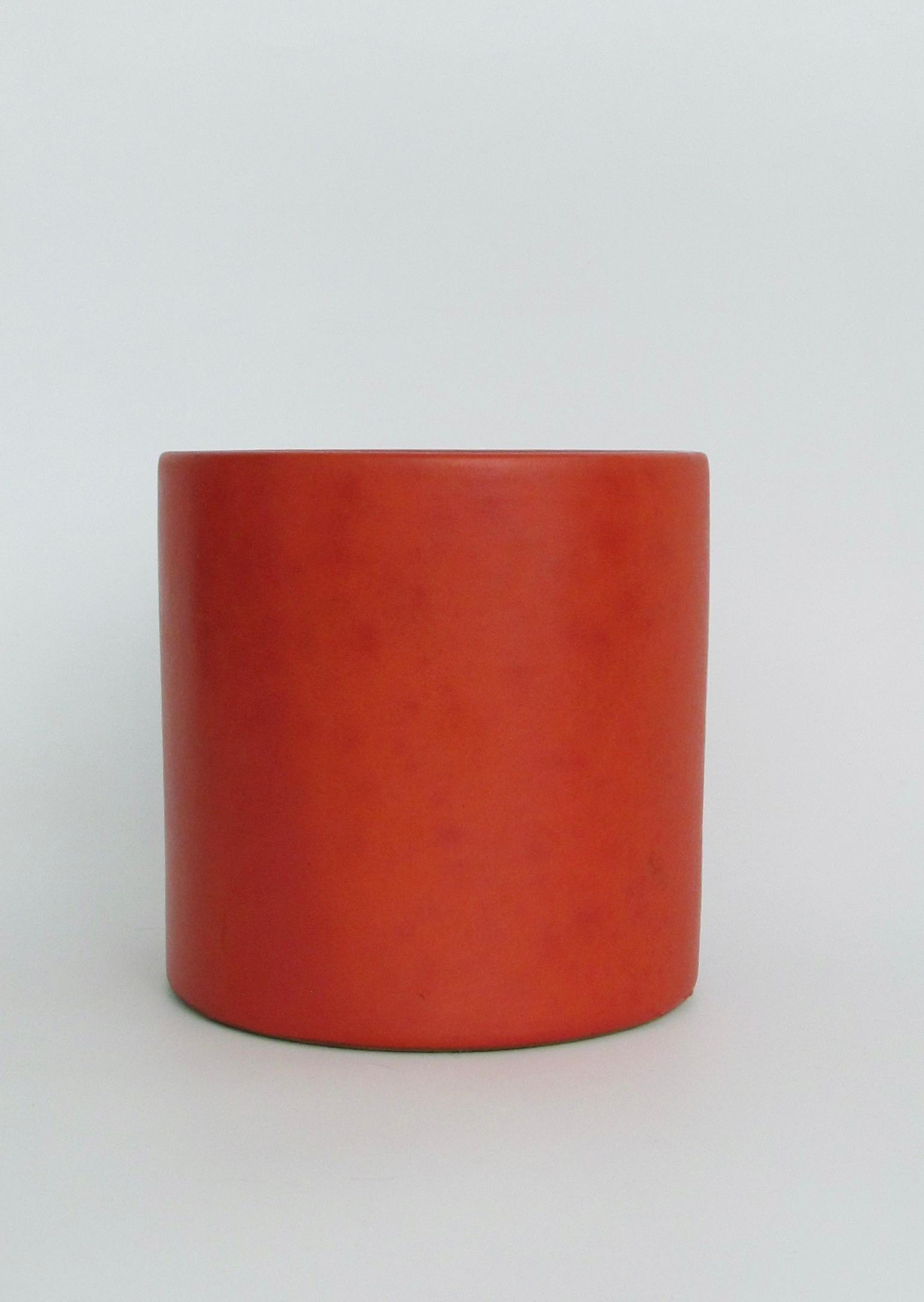 Early Lagardo Tackett for Architectural Pottery Matte Red Glazed Planter Pot In Good Condition For Sale In Ferndale, MI