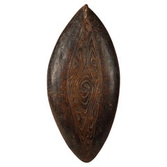 Frühe Sentani-Schalenplatte aus flachem Holz, Organisches Design, Neuguinea, Indonesien