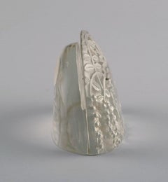 Early Lalique Cassis Menu Holder in Clear Art Glass with Flower Basket in Relief