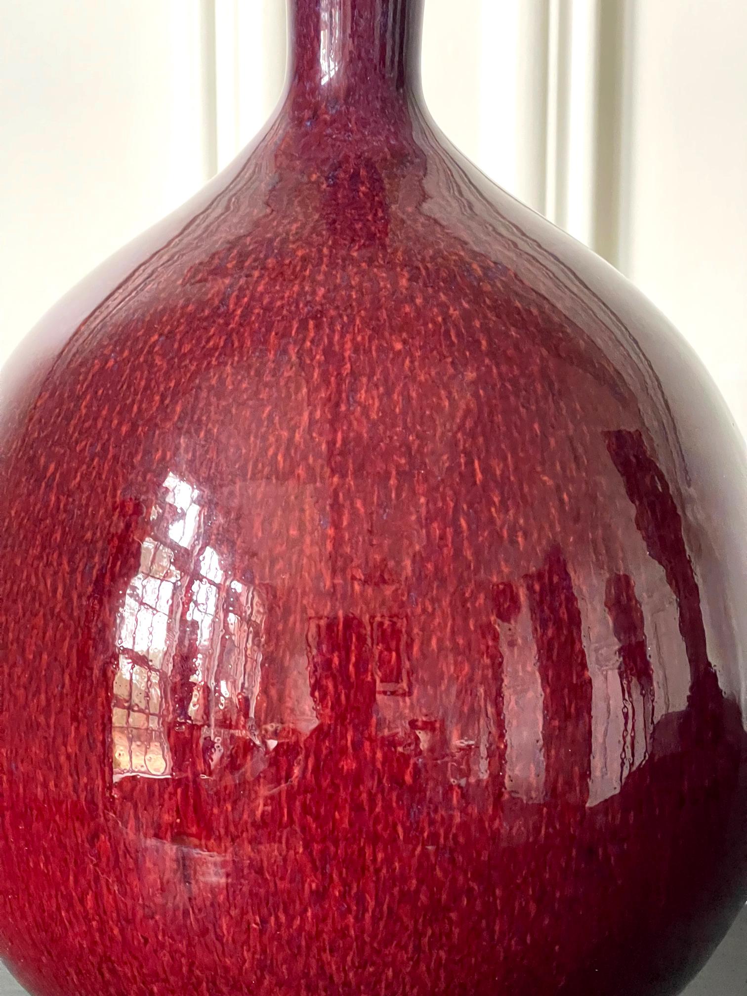Grand vase en céramique avec glaçure Sang-de-Bœuf du frère Thomas Bezanson en vente 7