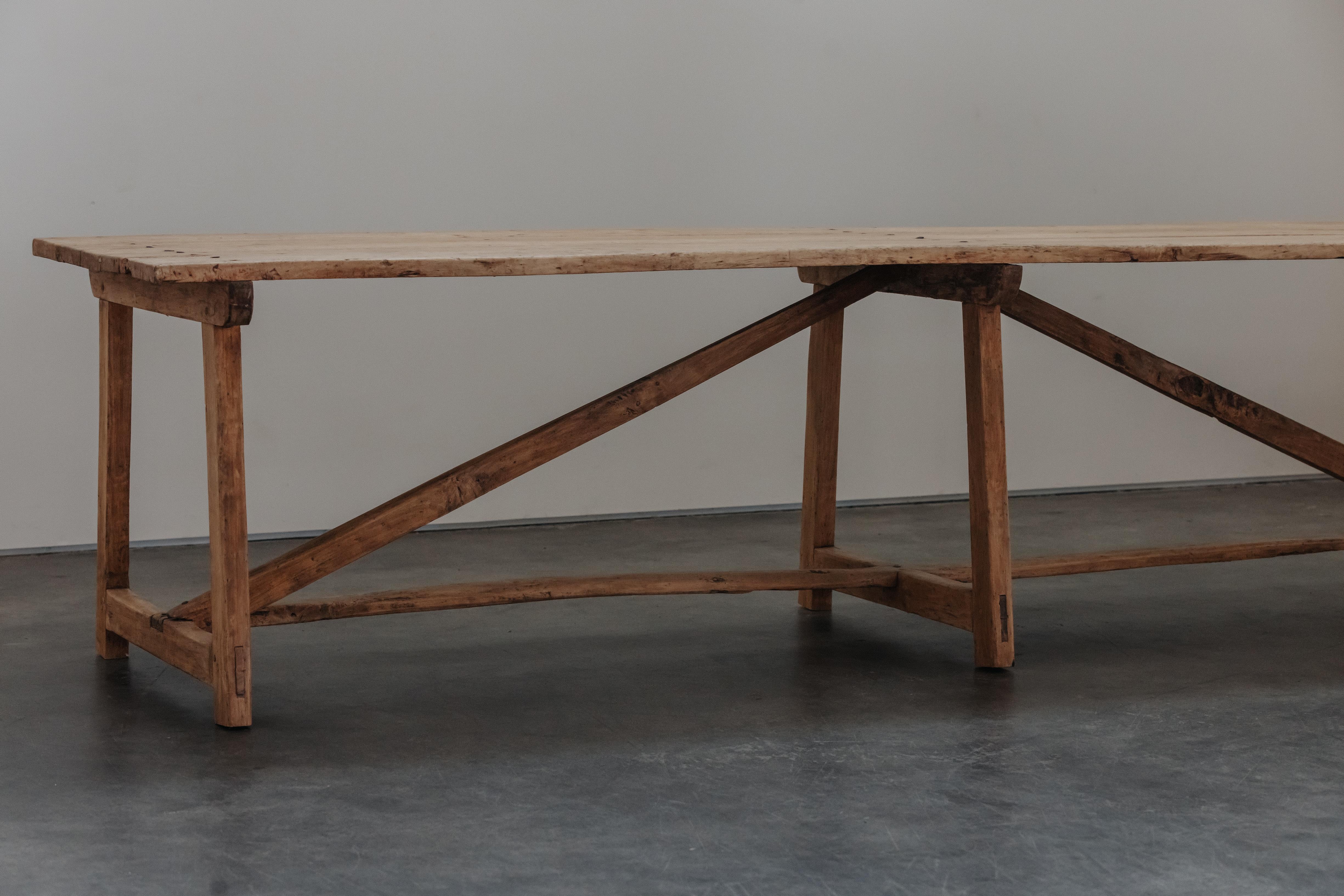 Européen Grande table à manger en pin d'Espagne, vers 1850 en vente