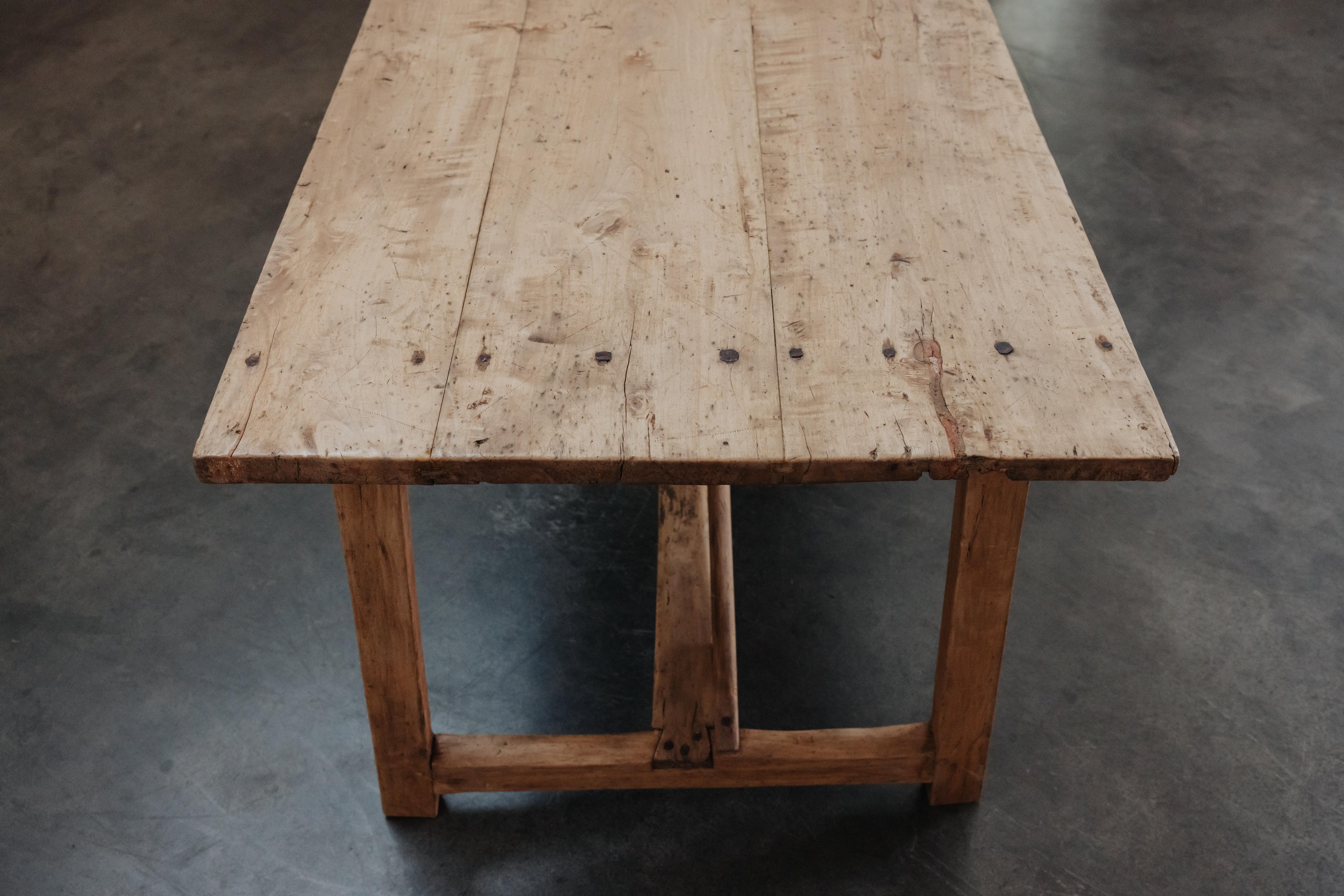 Pin Grande table à manger en pin d'Espagne, vers 1850 en vente