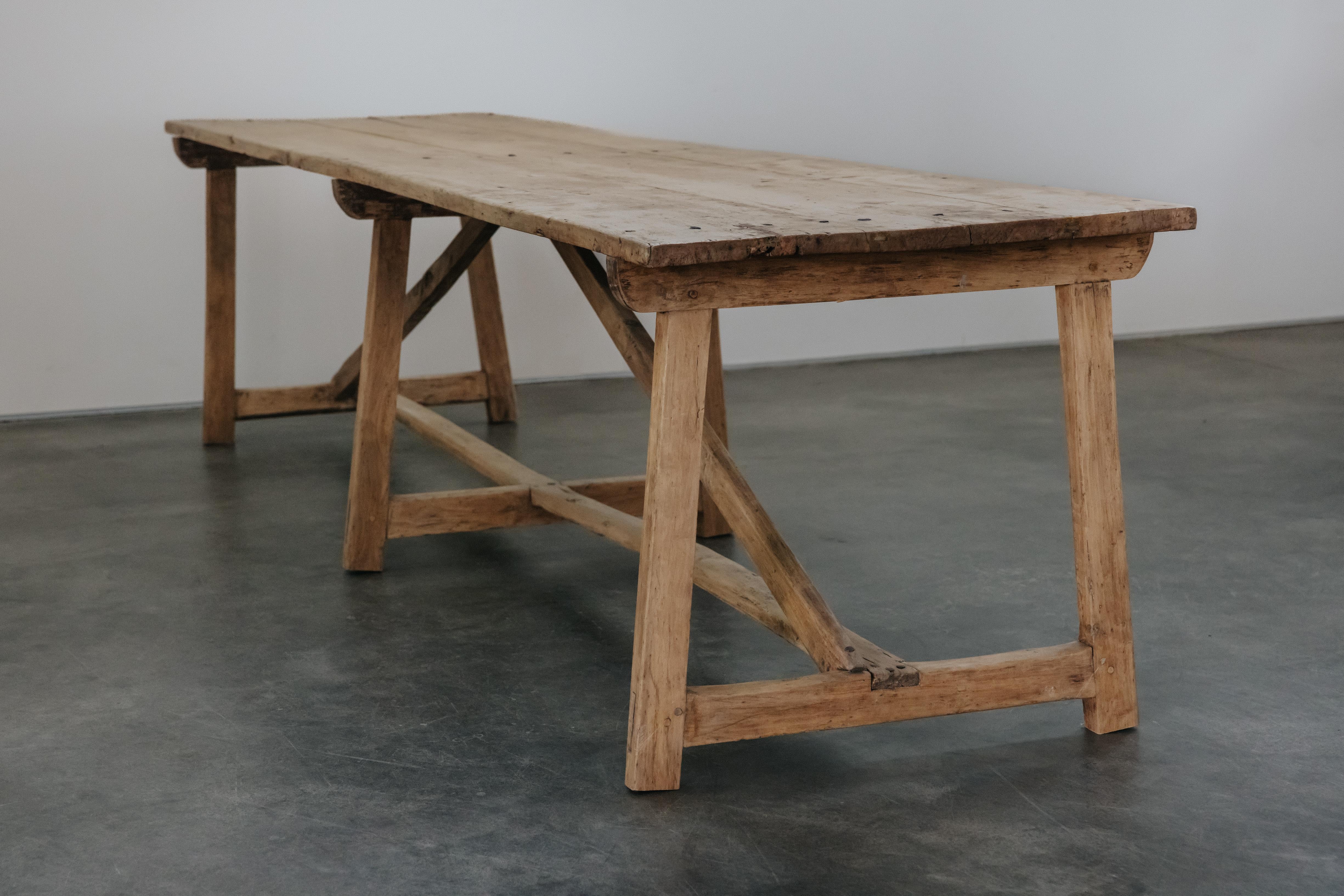 Grande table à manger en pin d'Espagne, vers 1850 en vente 2
