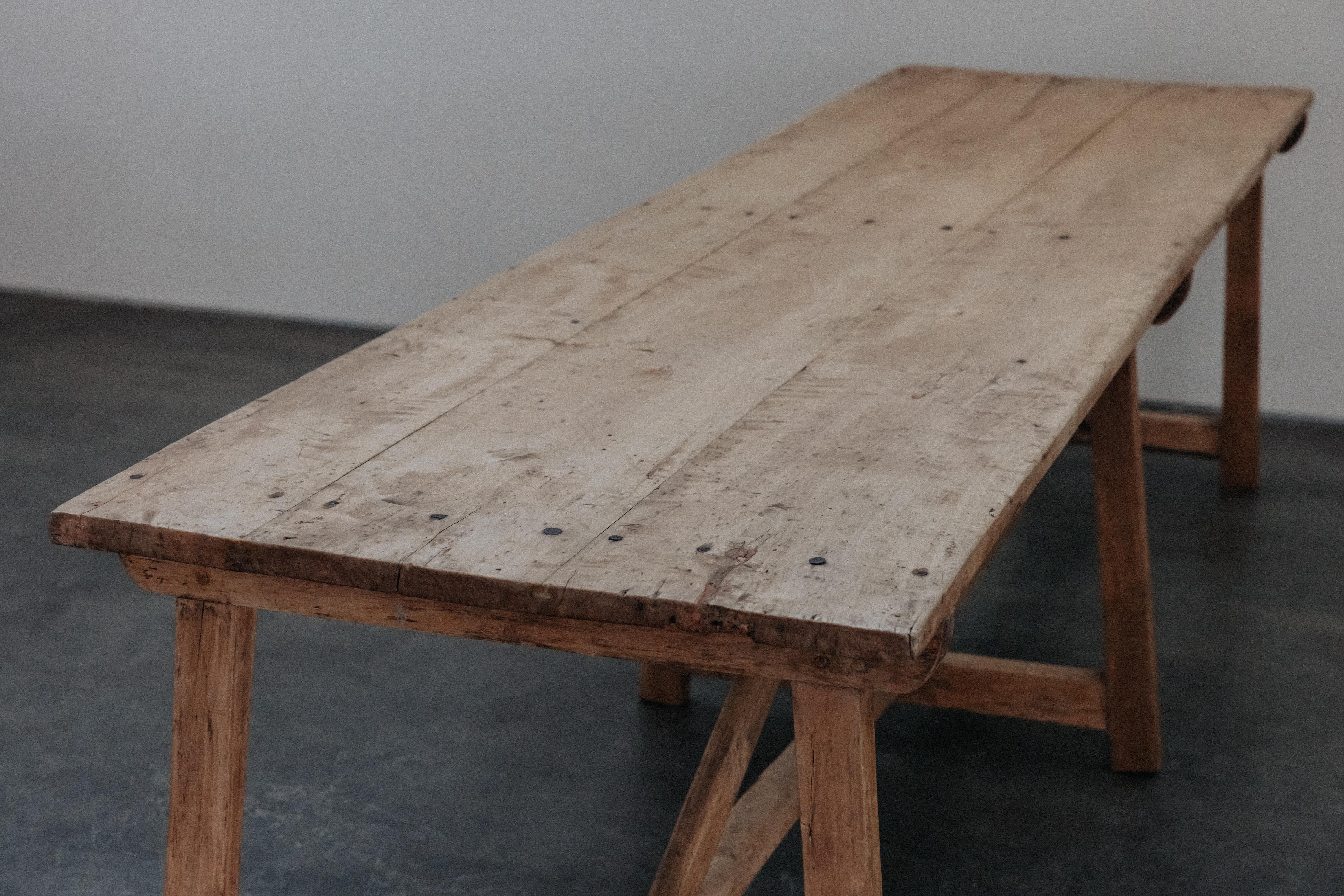 Grande table à manger en pin d'Espagne, vers 1850 en vente 3