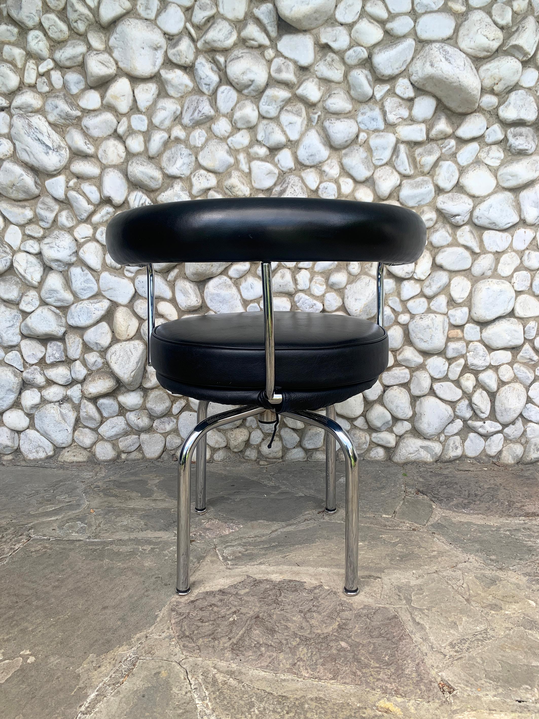 Mid-Century Modern Early LC7 Swivel Chair by Le Corbusier, Jeanneret & Perriand, Cassina, 1970s