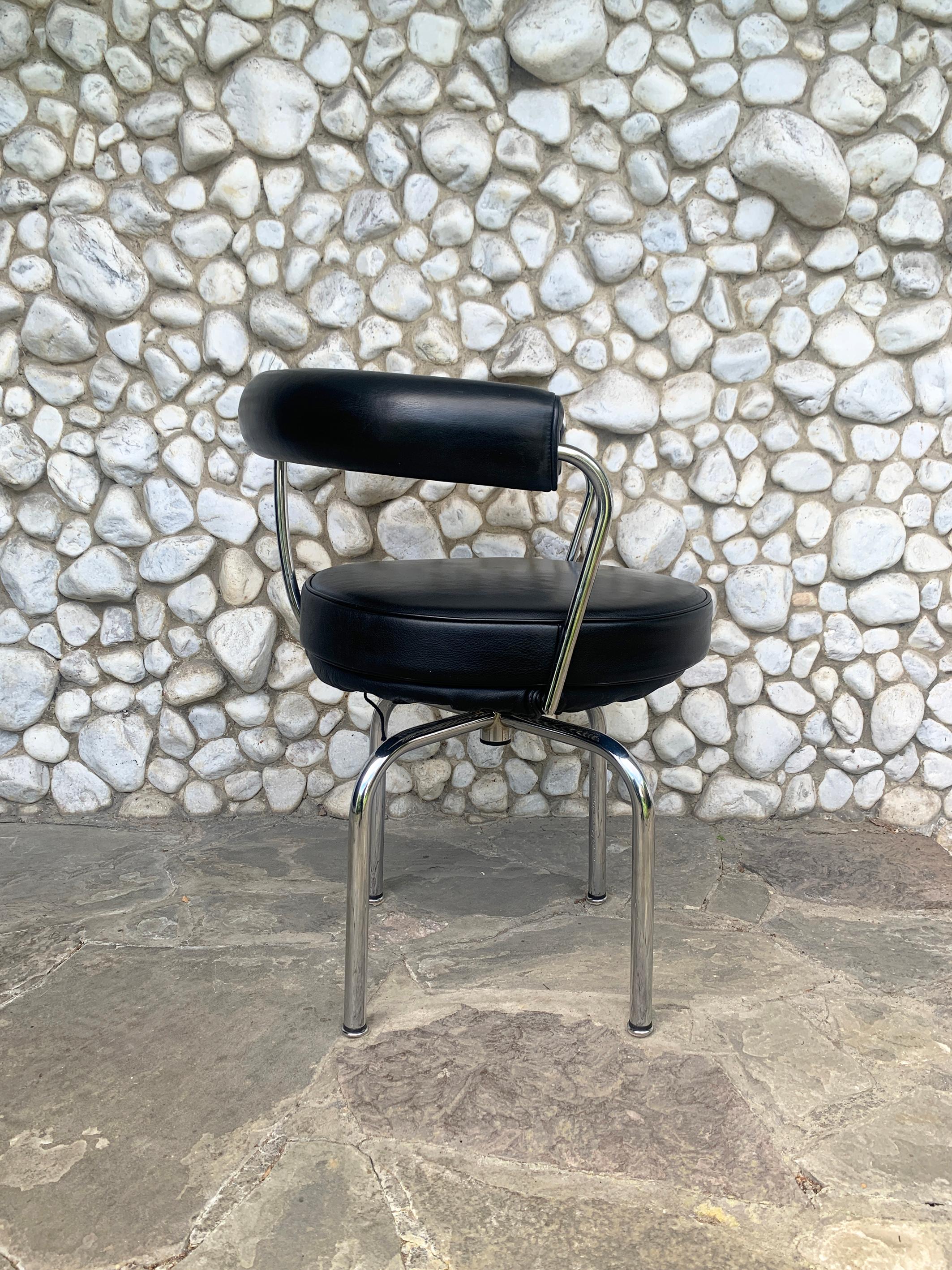 Italian Early LC7 Swivel Chair by Le Corbusier, Jeanneret & Perriand, Cassina, 1970s