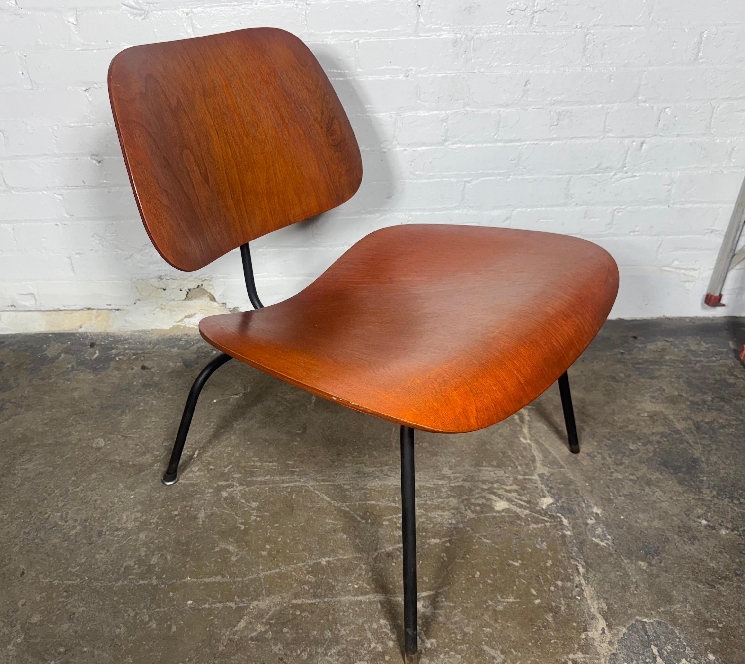 Early LCM Red Aniline Dyed by Charles Eames for Herman Miller For Sale 2